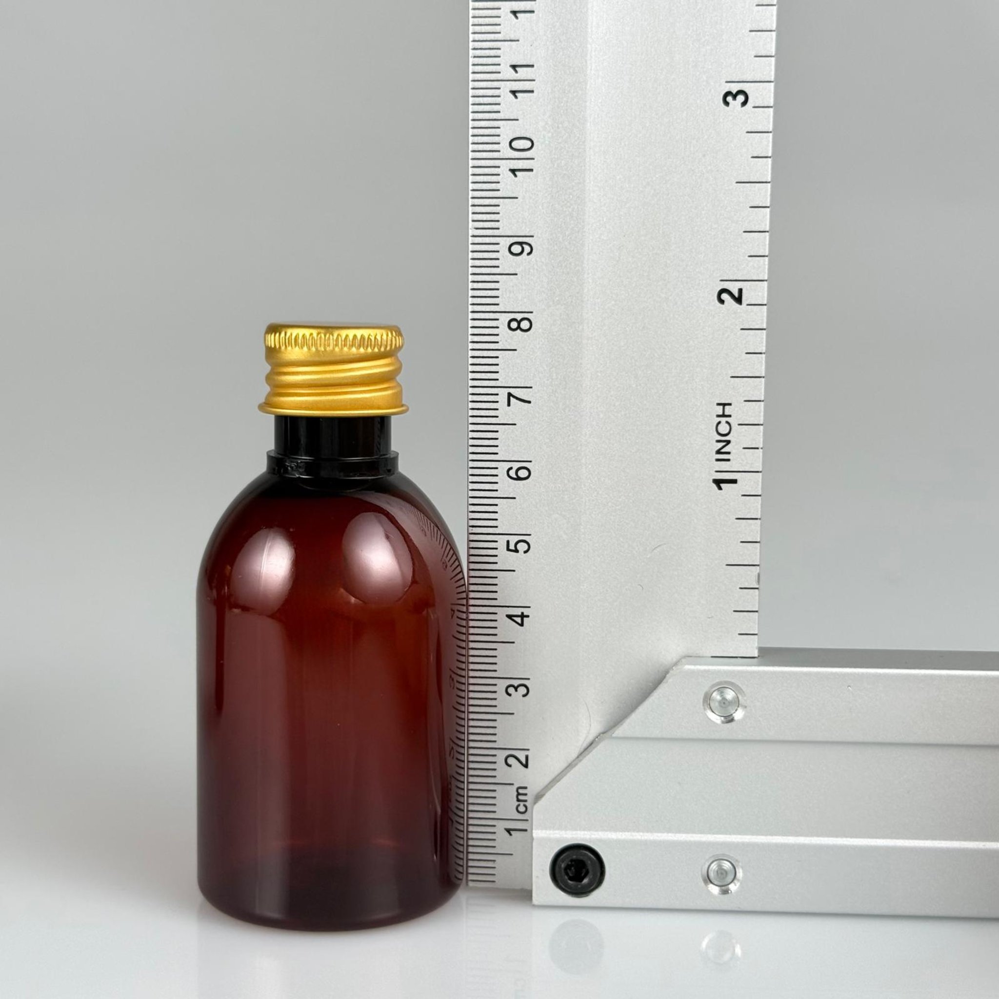 50  CC AMBER PET ŞİŞE + KÖPÜK CONTALI GOLD ALÜMİNYUM METAL KAPAKLI + DAMLALIKLI KOLONYA TIPALI TAKIM - 50 ML KAHVERENGİ PLASTİK ŞİŞE