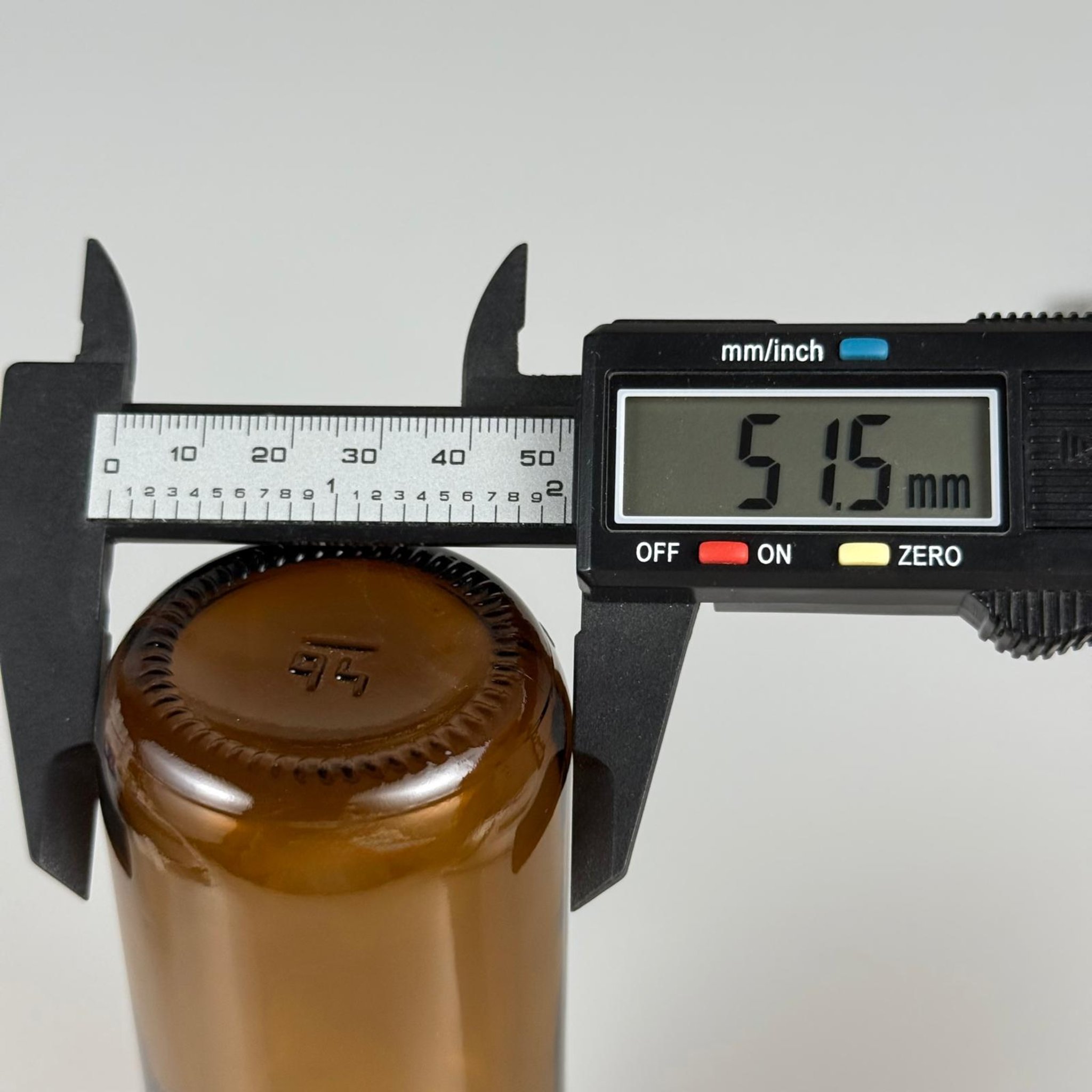 150 ML AMBER SPREYLİ CAM ŞİŞE - 150 CC KAHVERENGİ CAM ŞİŞE + 25 MM BEYAZ SPREY FISFIS TAKIM