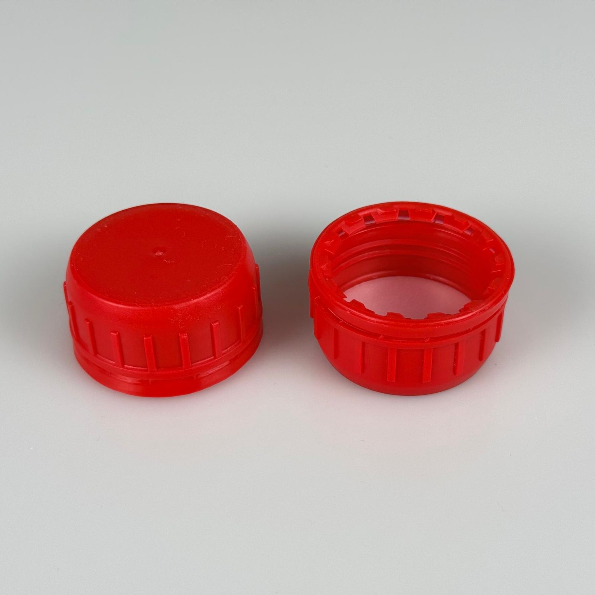 38 MM KÖPÜK CONTALI KİLİTLİ KIRMIZI PLASTİK KAPAK - SK 38/23 SFB PE(MDS) BİDON KAPAĞI