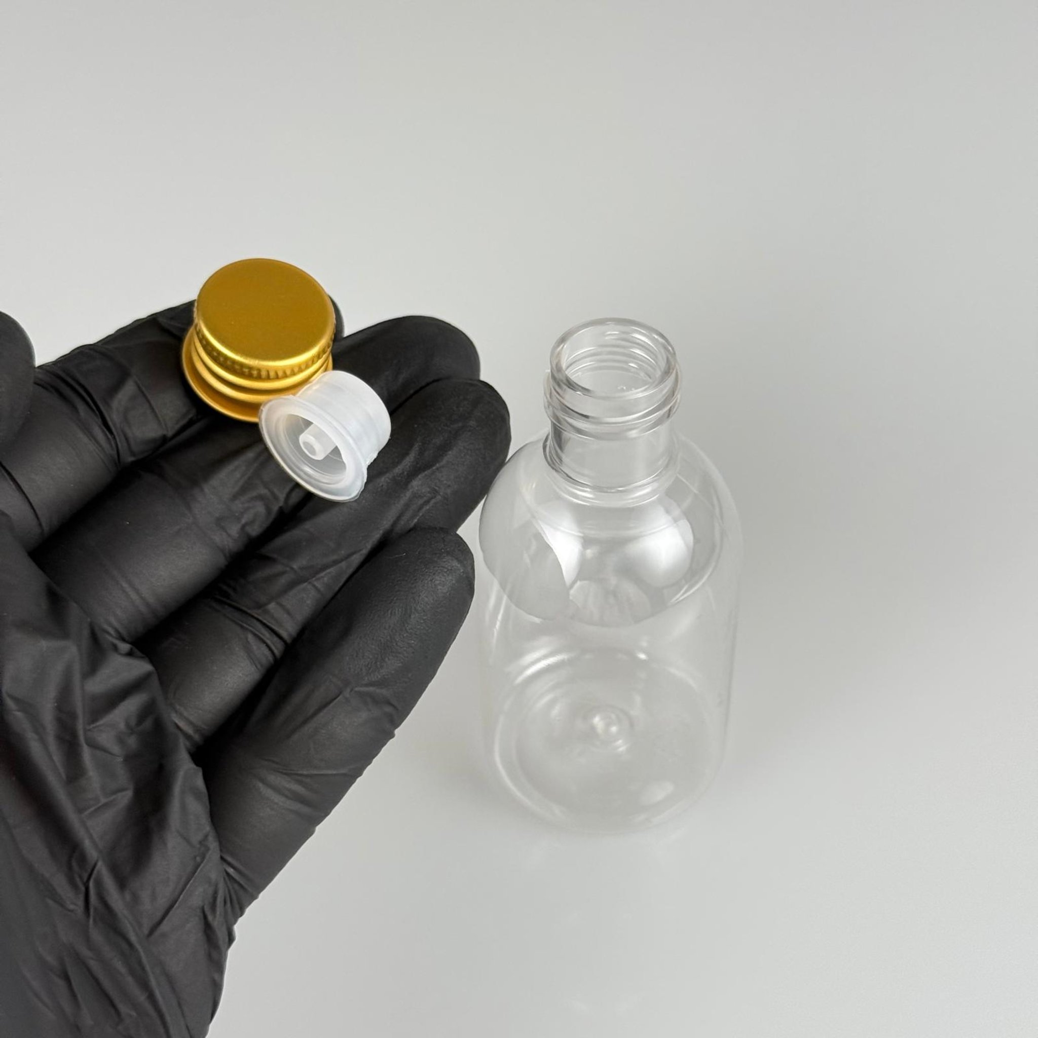 50  CC BUKLET PET ŞİŞE + KÖPÜK CONTALI GOLD ALÜMİNYUM METAL KAPAKLI + DAMLALIKLI KOLONYA TIPALI TAKIM - 50 ML PLASTİK ŞİŞE