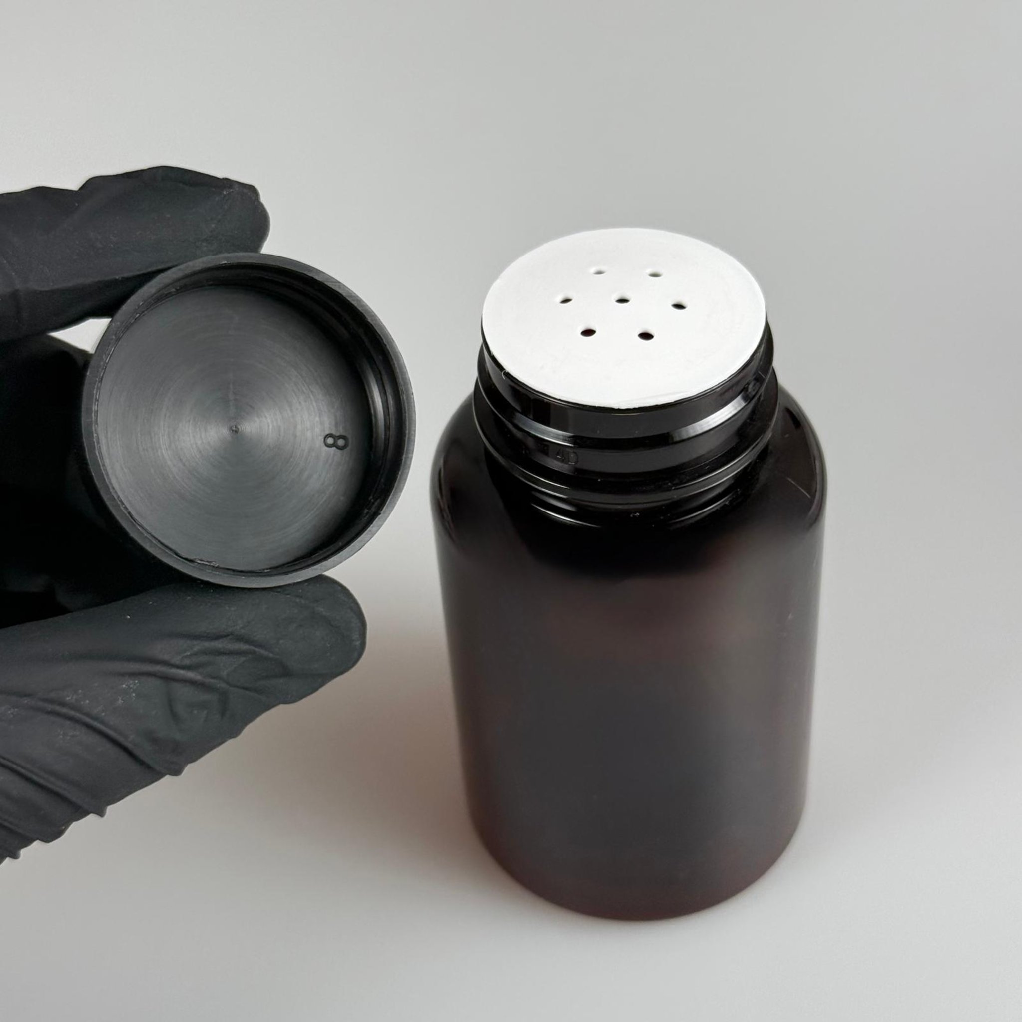 150 CC AMBER PET PUDRA ŞİŞESİ + SİYAH PLASTİK KAPAKLI + PUDRA TIPALI TAKIM - 150 ML KAHVERENGİ PUDRA KUTUSU, EKO TUZLUK