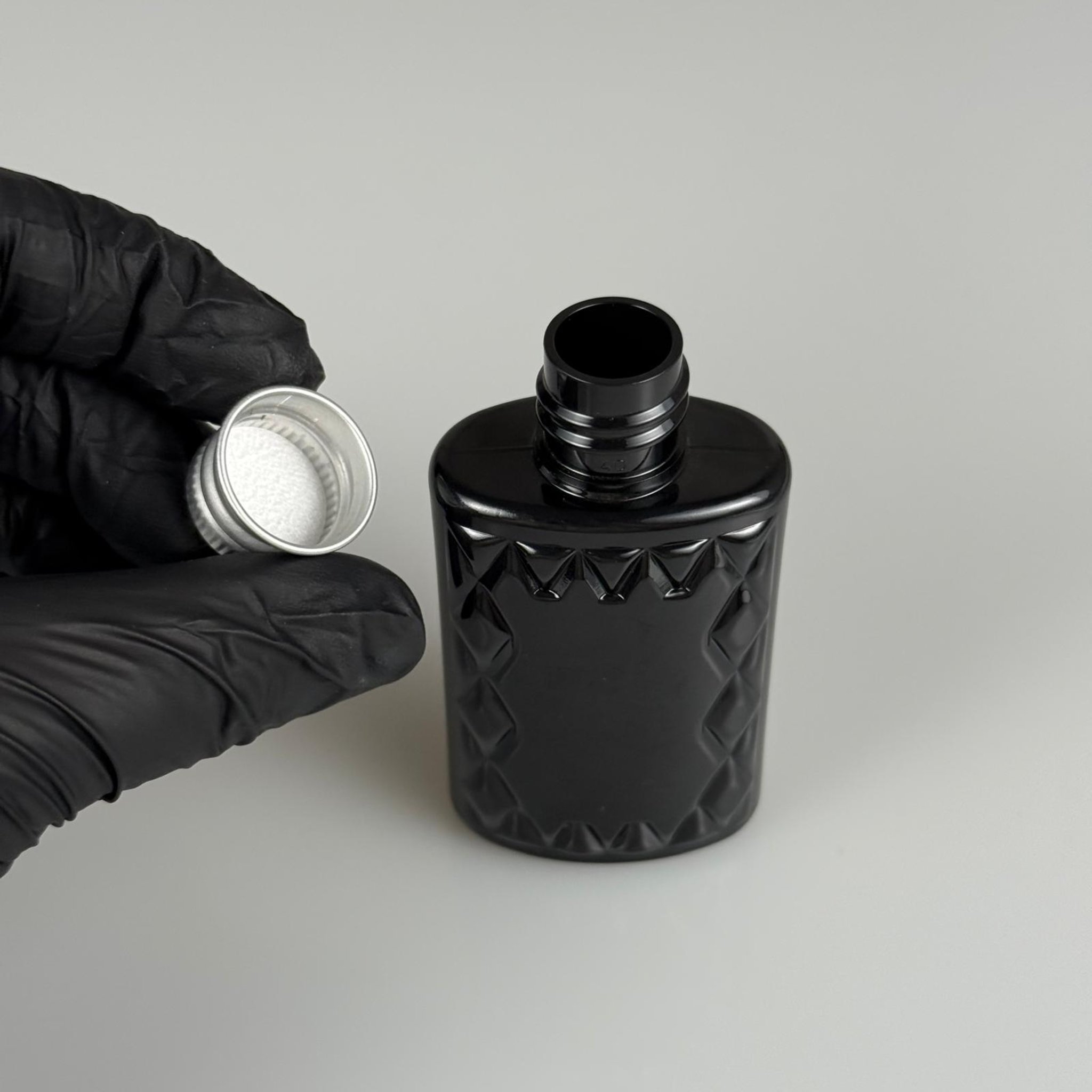50 CC KÖŞELİ BEYAZ PET ŞİŞE + KÖPÜK CONTALI GÜMÜŞ ALÜMİNYUM METAL KAPAKLI TAKIM - 50  ML PET ŞİŞE
