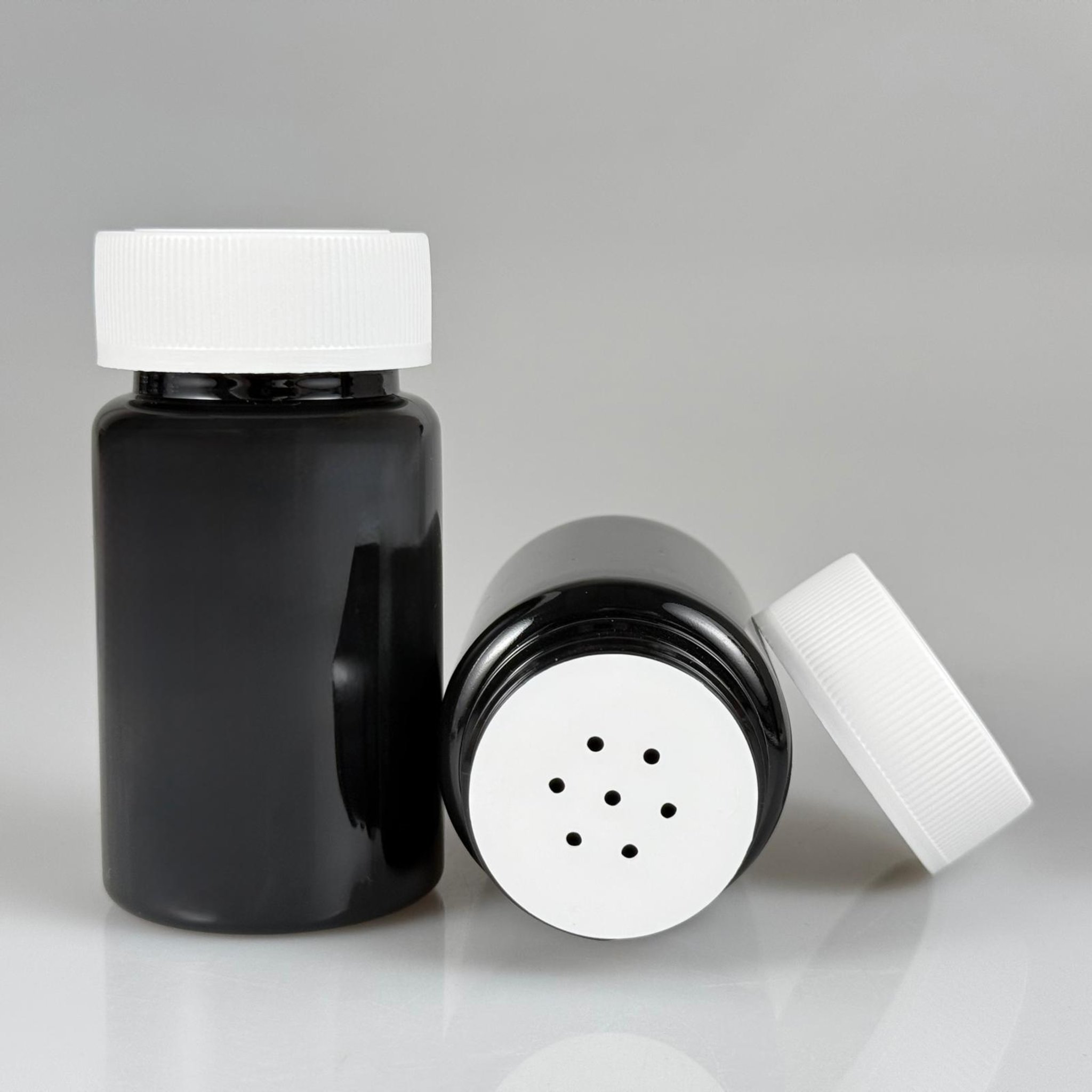 100 CC SİYAH PET PUDRA ŞİŞESİ + ÇOCUK KİLİTLİ BEYAZ PLASTİK KAPAKLI + PUDRA TIPALI TAKIM - 100 ML PUDRA KUTUSU, EKO TUZLUK
