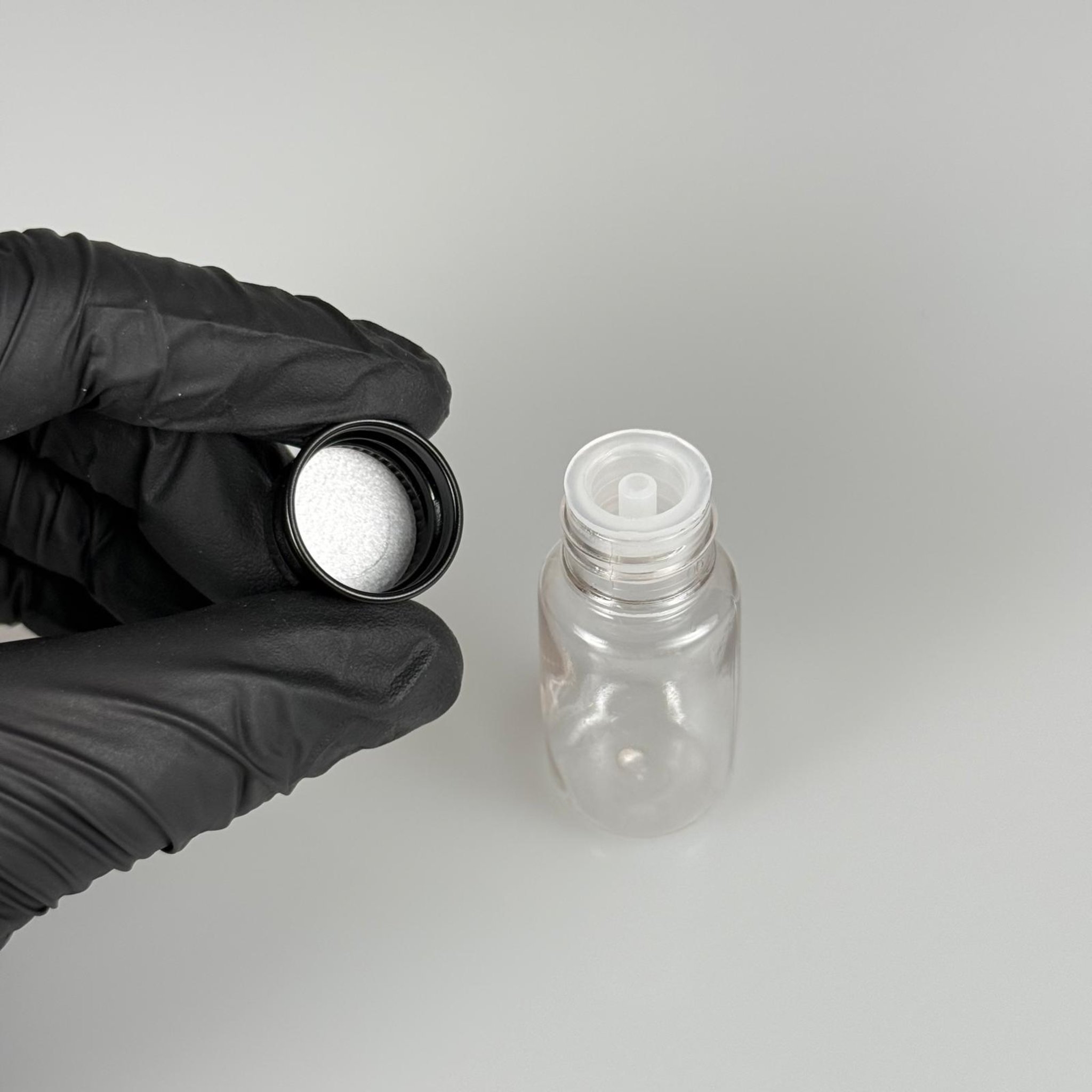 10 CC ŞEFFAF PET SHOT ŞİŞE - KÖPÜK CONTALI SİYAH ALÜMİNYUM METAL KAPAKLI + DAMLALIKLI KOLONYA TIPALI TAKIM - 10 ML PLASTİK ŞİŞE