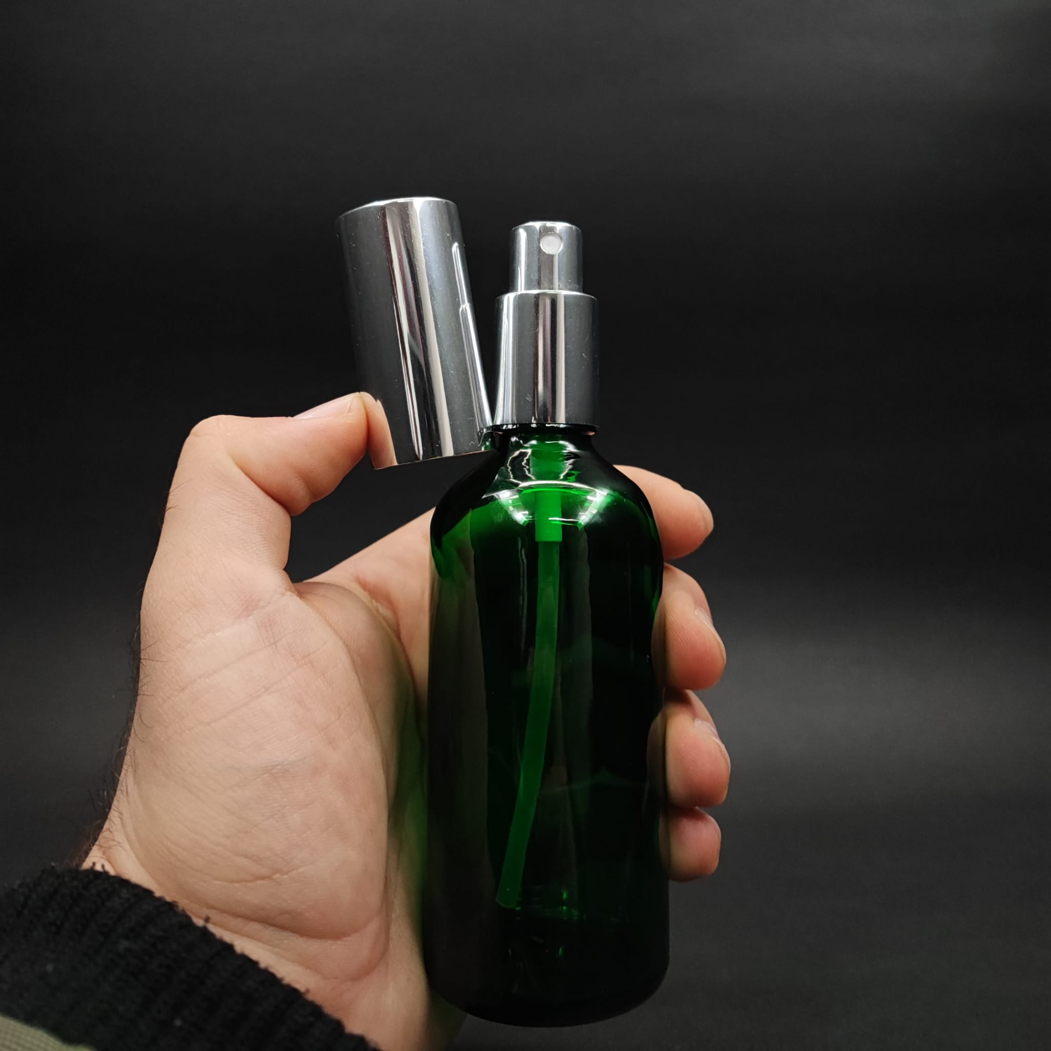 100 ML LÜKS VİDALI VALF ÇEVİRME PARFÜM ŞİŞELERİ - 100 CC YEŞİL CAM ŞİŞE - GÜMÜŞ METAL SPREYLİ KAPAKLI SET