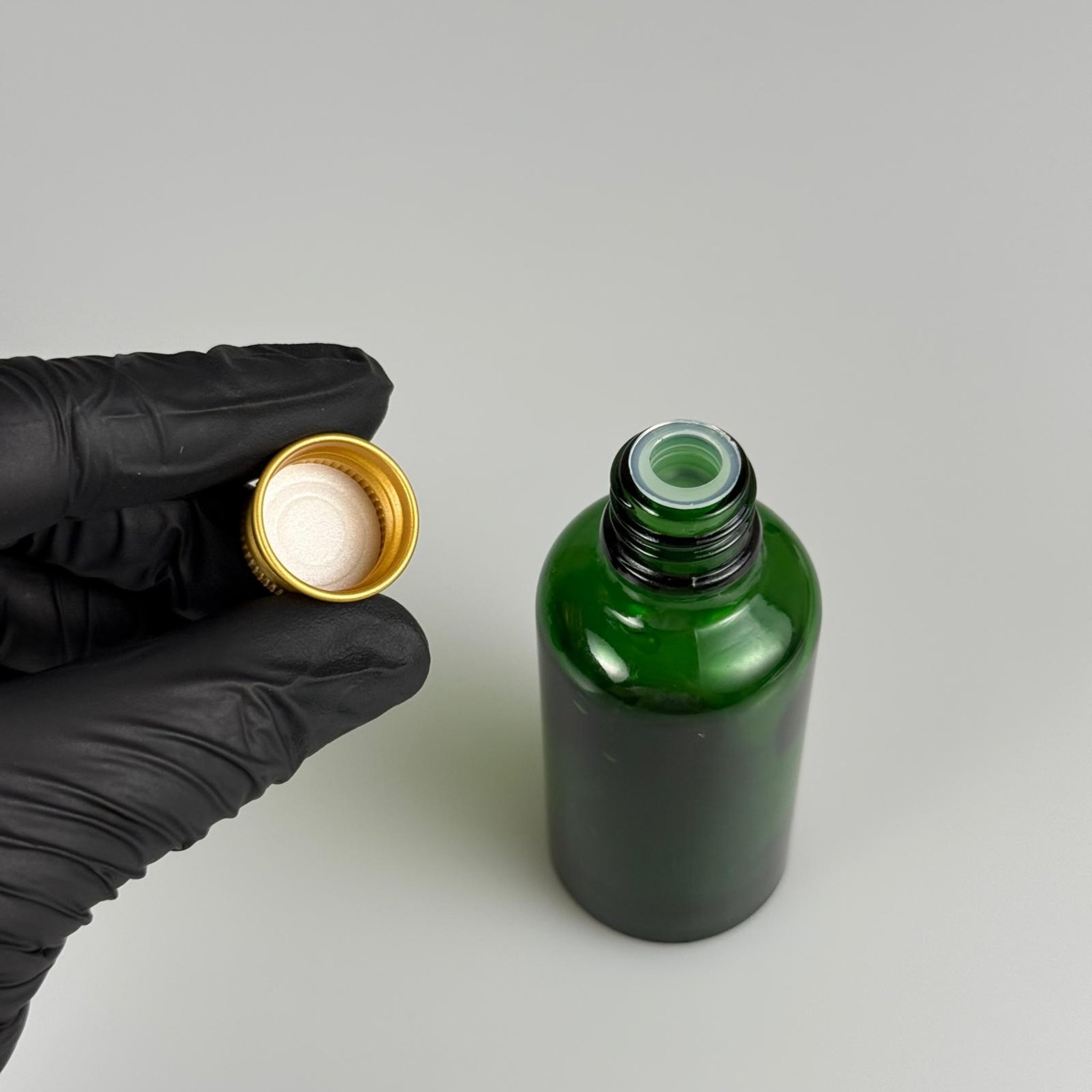 50 CC YEŞİL CAM ŞİŞE + KÖPÜK CONTALI GOLD ALÜMİNYUM METAL KAPAKLI + KÖR TIPALI TAKIM - 50 ML YEŞİL CAM ŞİŞE