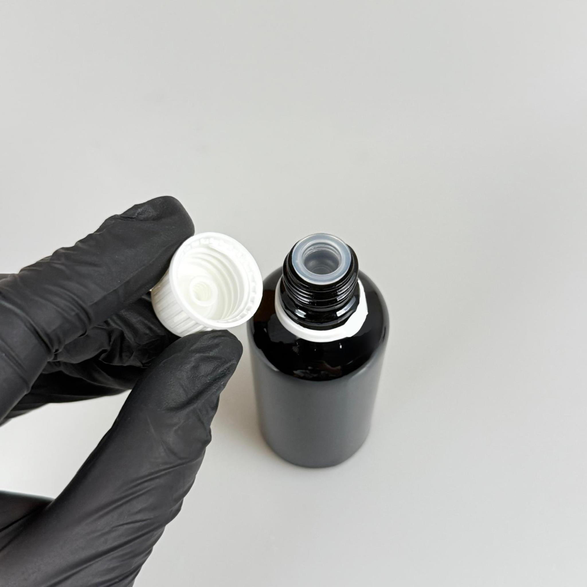 50 CC SİYAH BEYAZ KİLİT KAPAKLI - KÖR TIPALI CAM ŞİŞE - 50 ML SİYAH KİLİTLİ KAPAKLI KÖR TIPALI CAM ŞİŞE
