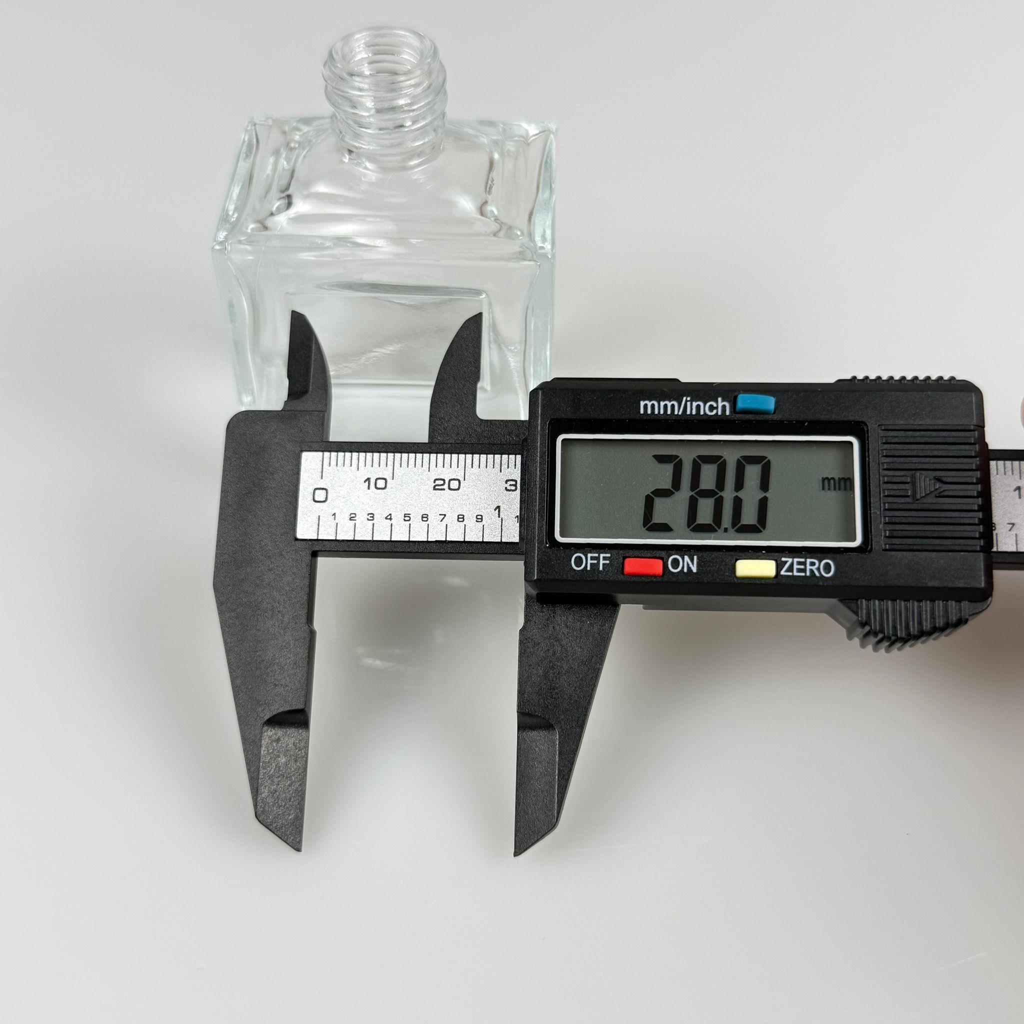50 CC KÖŞELİ PRİZMA CAM ŞİŞE - 18 MM AĞIZ - 50 ML PRESTİJLİ ŞİŞE