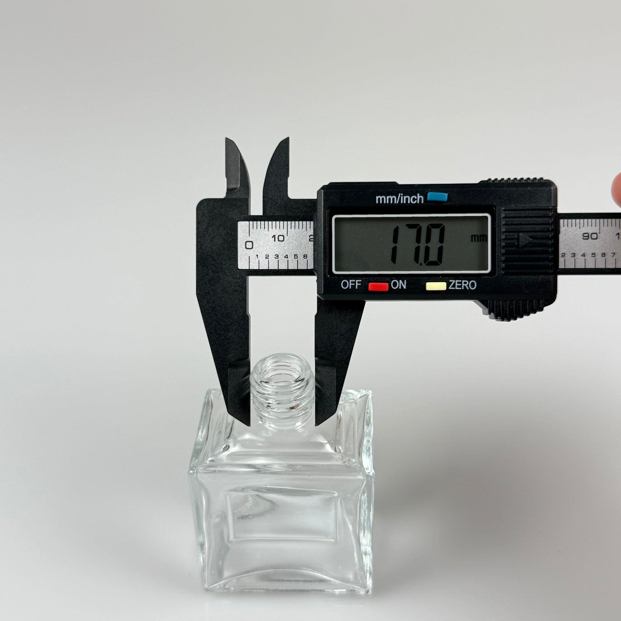 50 CC KÖŞELİ PRİZMA CAM ŞİŞE - 18 MM AĞIZ - 50 ML PRESTİJLİ ŞİŞE