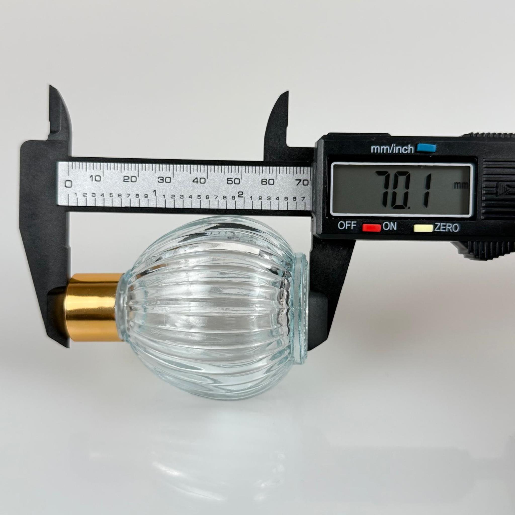ÇİZGİLİ TOP MODEL CAM BAMBU ODA KOKUSU ŞİŞESİ + METAL GOLD KAPAK + TIPA + KALIN BEYAZ FİBER BAMBU ÇUBUK - 50 ML SET TAKIM - HEDİYELİK PROMOSYON DİFFUSER ŞİŞELERİ