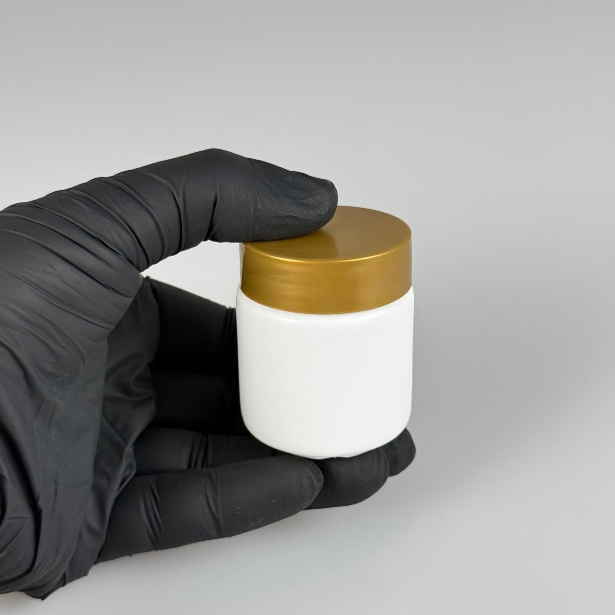 50 CC BEYAZ SERT POLİETİLEN ŞİŞE + GOLD PLASTİK KAPAKLI - 50 ML POLİETİLEN ŞİŞE