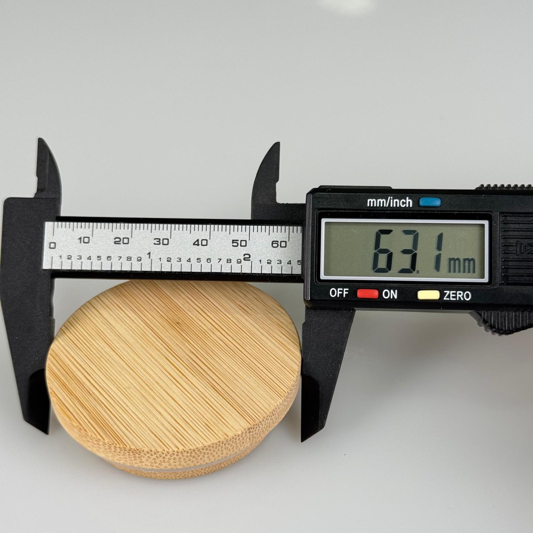 50 MM AHŞAP BAMBU GEÇME KAPAK - SİLİKON CONTALI - MUM BARDAK, BAHARAT KAVANOZU VB İÇİN KULLANILABİLİR