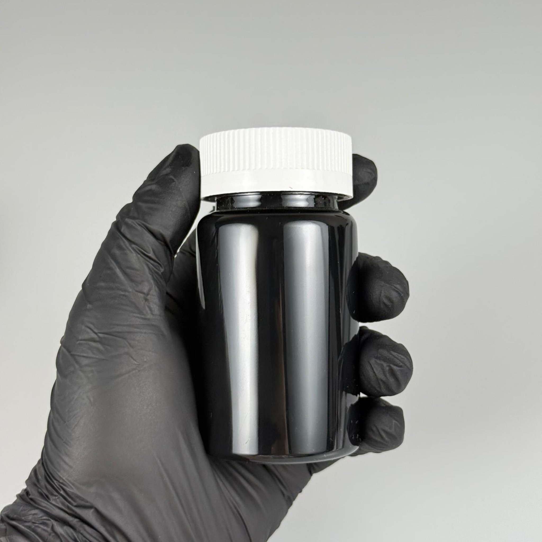 100 ML CONTALI ÇOCUK KİLİT KAPAKLI TABLET ŞİŞESİ  - 100 CC SİYAH PET KAVANOZ + 38 MM BEYAZ ÇOCUK KİLİTLİ KAPAK + KENDİNDEN YAPIŞKANLI KÖPÜK CONTA TAKIM -  KAPSÜL KUTUSU - İLAÇ ŞİŞESİ - MEDİKAL HAP ŞİŞESİ - FARMASÖTİK KAVANOZ