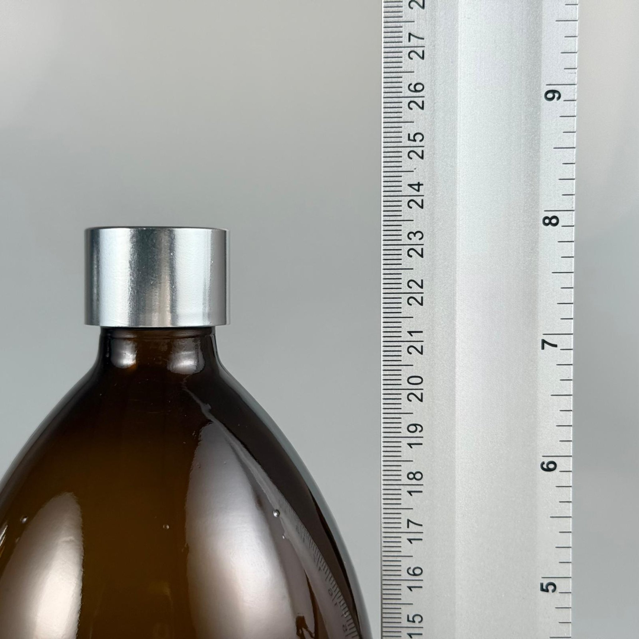 1000 CC AMBER CAM ŞİŞE + ALÜMİNYUM KAPLAMALI GÜMÜŞ KAPAKLI + DAMLALIKLI KOLONYA TIPALITAKIM - 1000 ML KAHVERENGİ CAM ŞİŞE