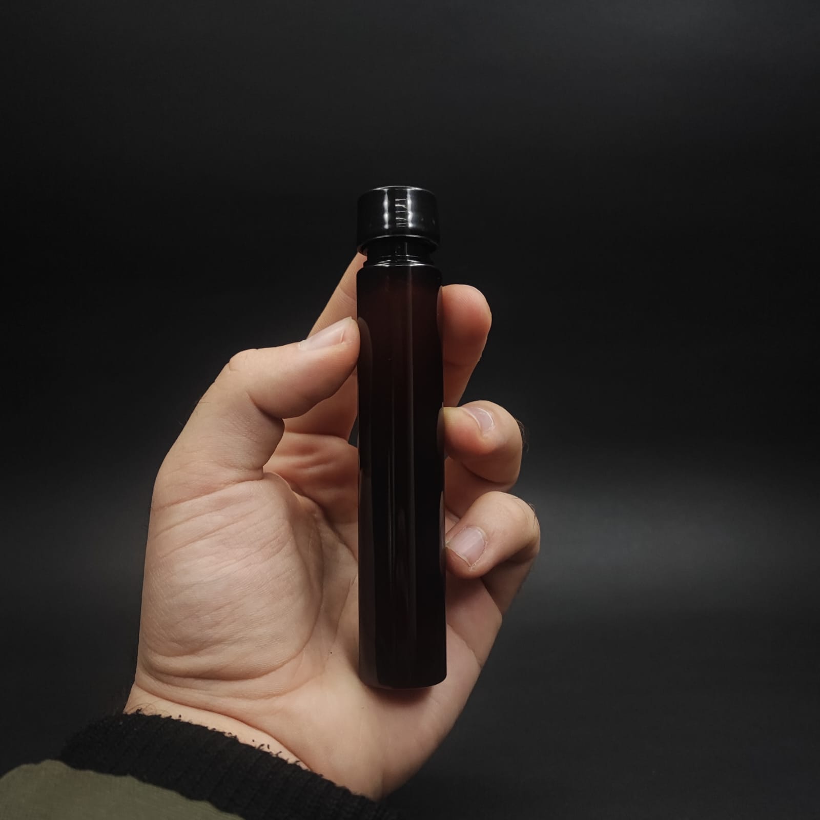 30 CC AMBER PLASTİK UZUN ŞİŞE + KENDİNDEN CONTALI SIZDIRMAZ SİYAH KAPAK - 30 ML KAPAKLI PET ŞİŞE