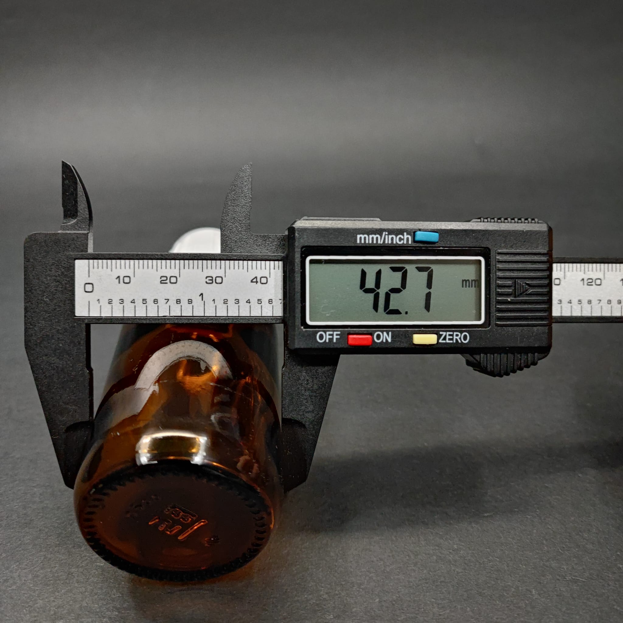 75 ML DOLUMU KOLAY, GENİŞ AĞIZLI İÇTEN DAMLALIKLI ŞİŞE (25 MM AĞIZ)  - 75 CC BEYAZ KİLİTLİ DAMLALIKLI CAM ECZA ŞİŞESİ - AMBER KAHVERENGİ