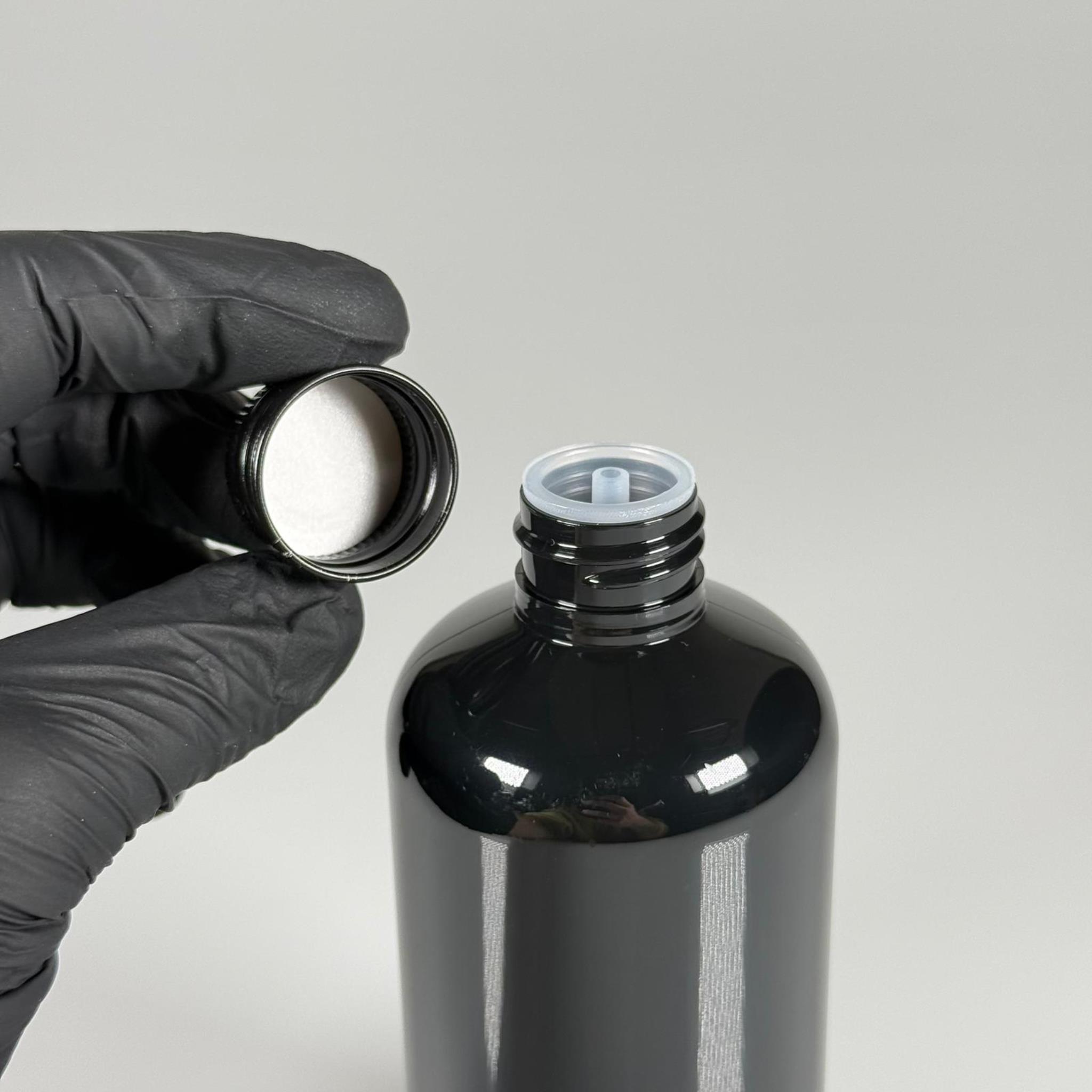 250 CC SİYAH ŞİŞE - SİYAH METAL KAPAKLI + KOLONYA TIPALI - 250 ML PLASTİK KOLONYA ŞİŞESİ - ZEYNEP MODEL PET ŞİŞE