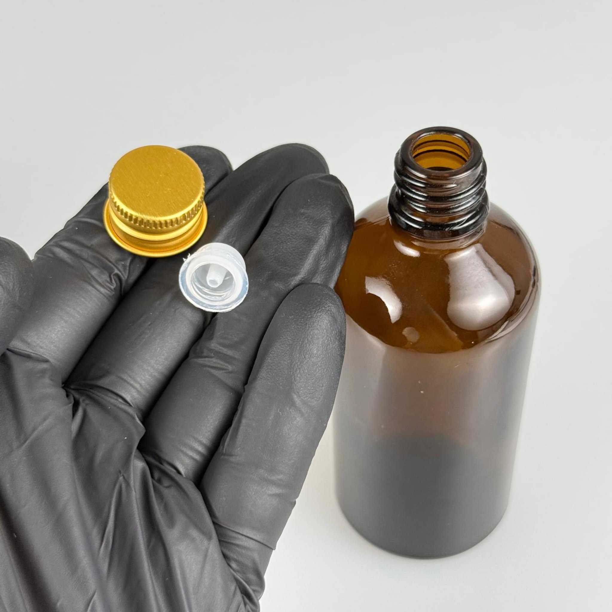 100 CC AMBER CAM ŞİŞE + KÖPÜK CONTALI GOLD ALÜMİNYUM METAL KAPAKLI + DAMLALIKLI KOLONYA TIPALI TAKIM - 100 ML KAHVERENGİ CAM ŞİŞE