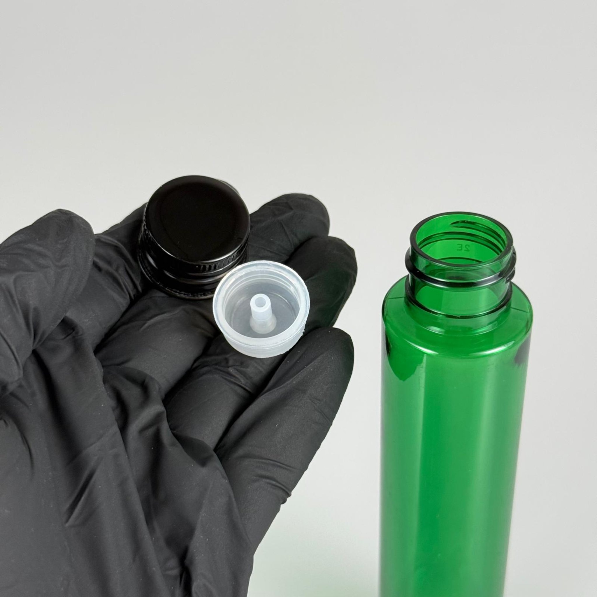 100 CC UZUN SİLİNDİR YEŞİL PET ŞİŞE (24 GR - 24 AĞIZ ) + KÖPÜK CONTALI SİYAH METAL ALÜMİNYUM KAPAK + KOLONYA TIPALI TAKIM - 100 ML BİBERİYE SUYU, LAVANTA YAĞI, SAÇ SERUM, TONİK VB İÇİN PLASTİK KOZMETİK AMBALAJLARI