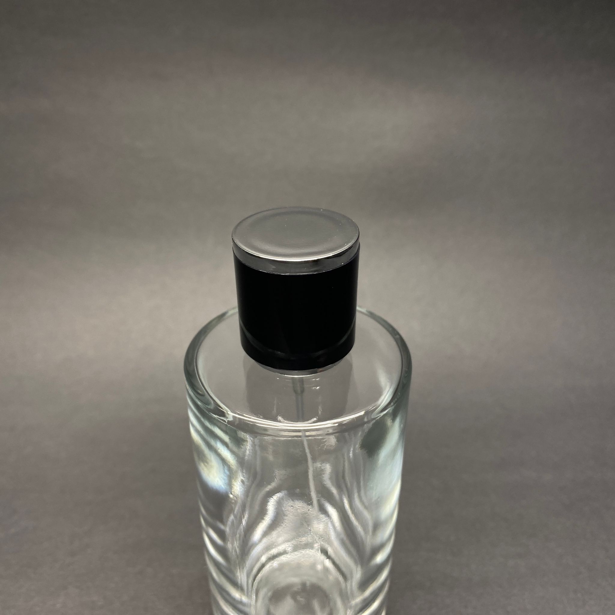 100 ML SİLİNDİR MODEL SAVAGE PARFÜM ŞİŞESİ - SİYAH METAL SPREYLİ + GÜMÜŞ SİYAH KAPAKLI (AĞIZ 15 MM GEÇME KOLAY KAPAMA)