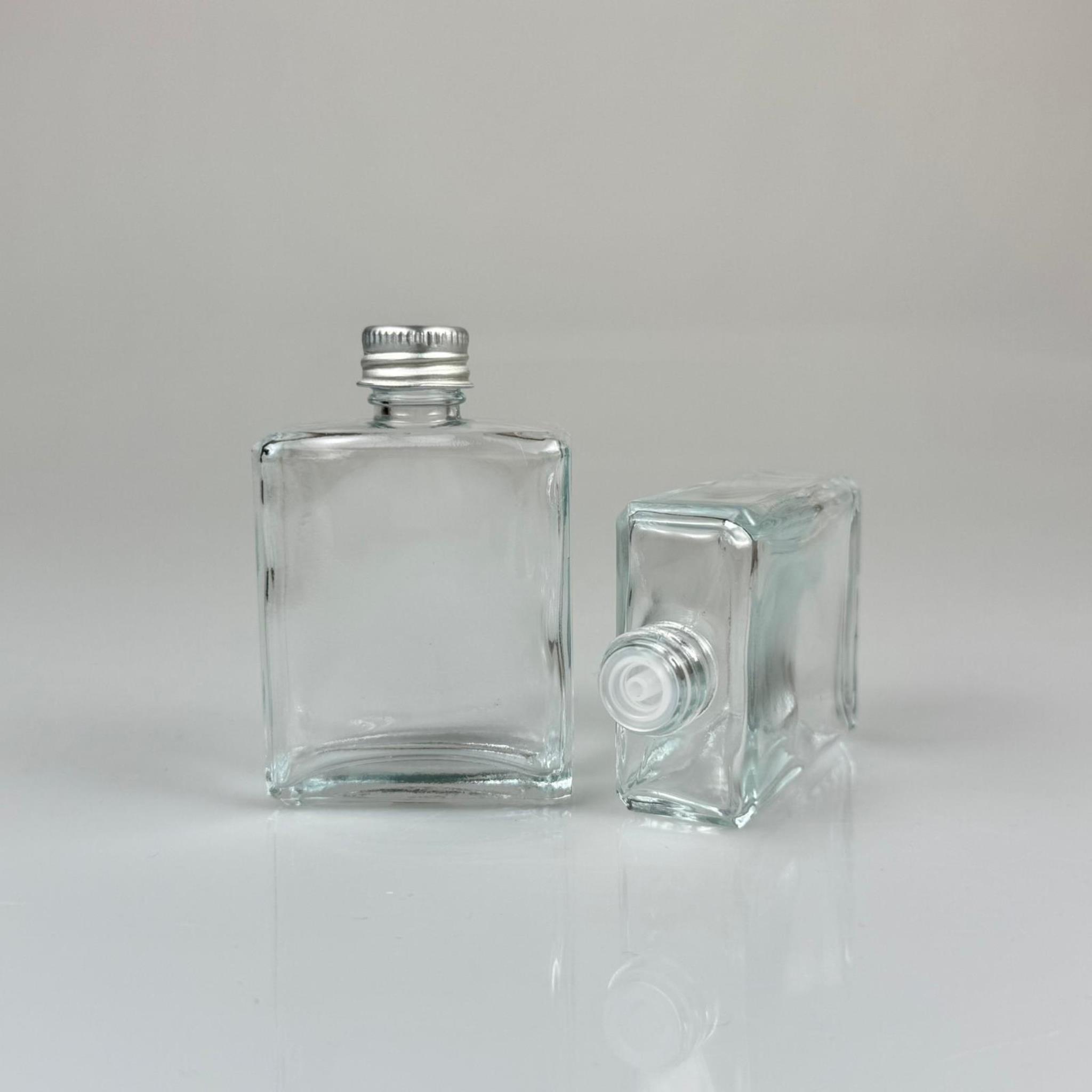 40 CC YASSI DİKDÖRTGEN KÖŞELİ KISA CAM ŞİŞE - GÜMÜŞ METAL KAPAKLI KOLONYA TIPALI - 40 ML PRESTİJLİ ŞİŞE