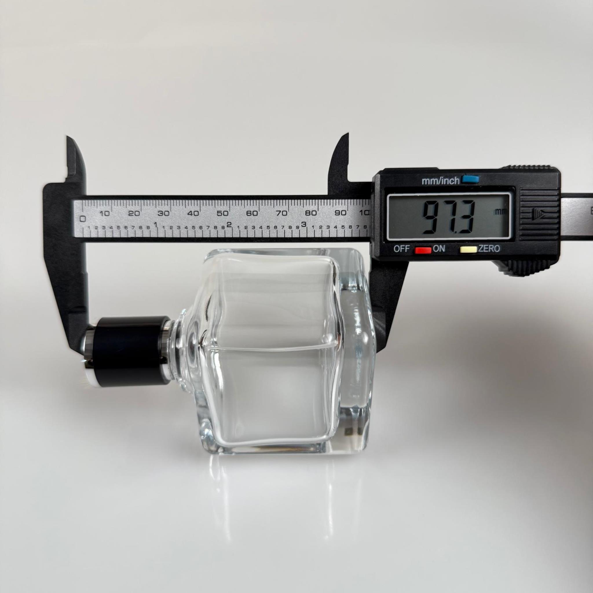 100 ML KARE MODEL LURA PARFÜM ŞİŞESİ - SİYAH METAL SPREYLİ + GÜMÜŞ SİYAH KAPAKLI (AĞIZ 15 MM GEÇME KOLAY KAPAMA)