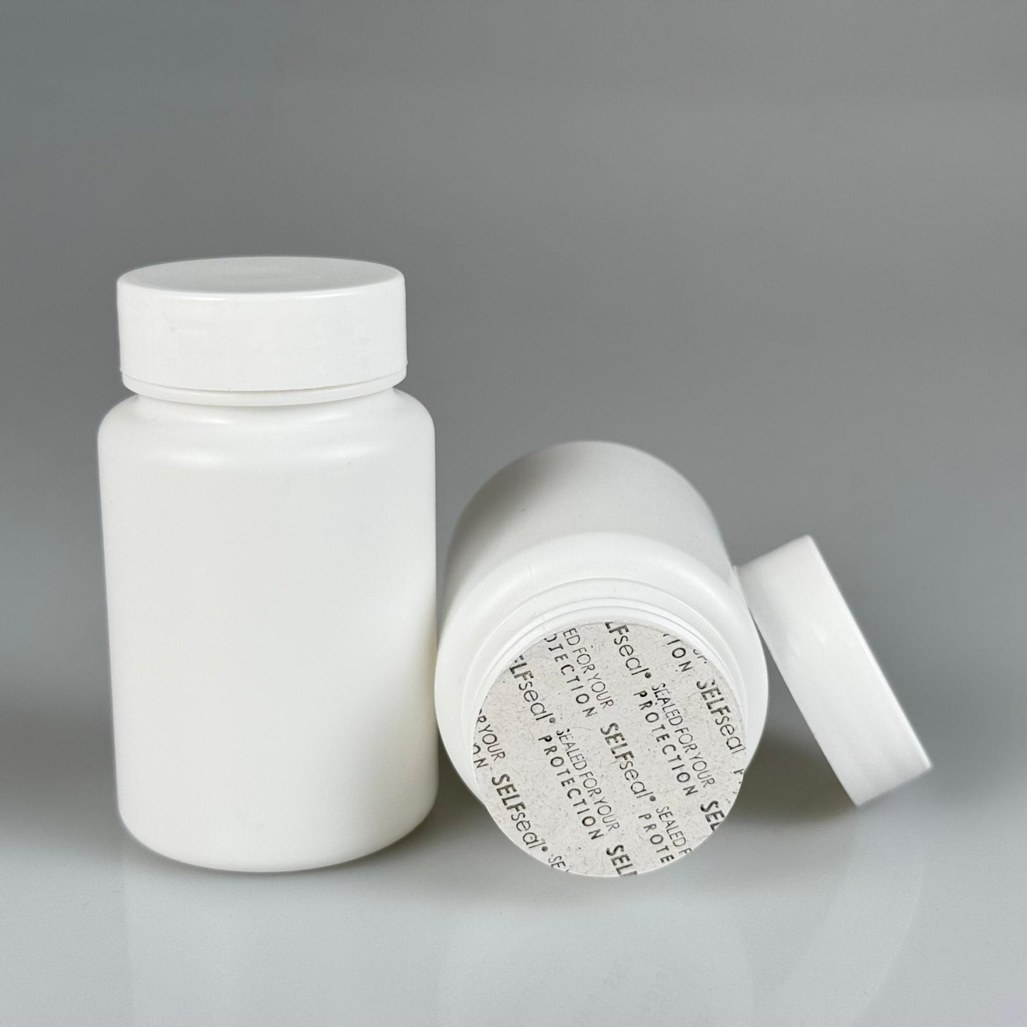 100 CC BEYAZ SERT POLİETİLEN ŞİŞE + BEYAZ PLASTİK KAPAKLI + KENDİNDEN YAPIŞKANLI KÖPÜK CONTALI - 100 ML POLİETİLEN ŞİŞE