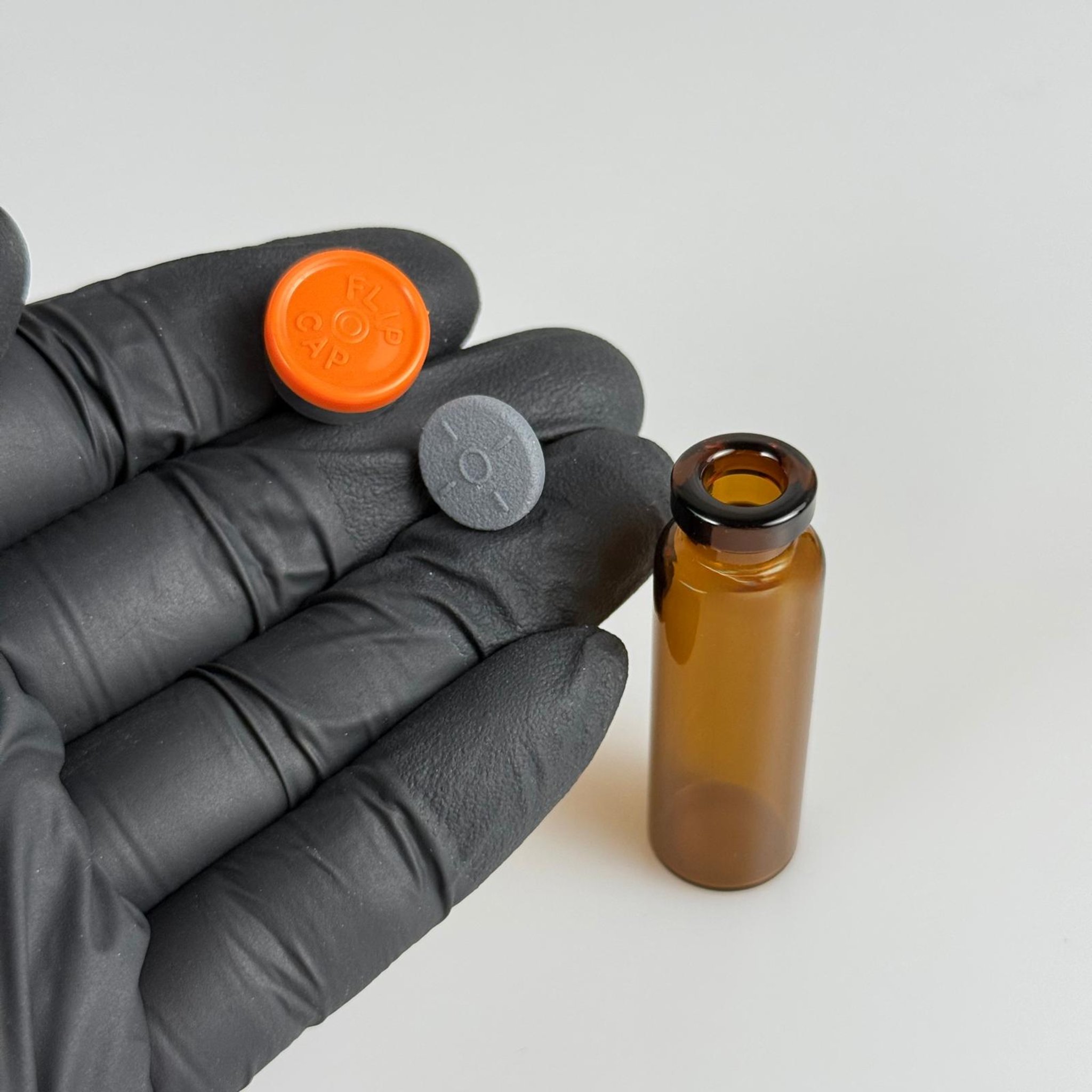5 ML VİAL FLAKON ŞİŞE- 13 AĞIZ 5 CC AMBER CAM İLAÇ ŞİŞESİ + KAUÇUK BUTİL ENJEKTÖR TIPASI + TURUNCU FLAKON KAPAKLI TAKIM