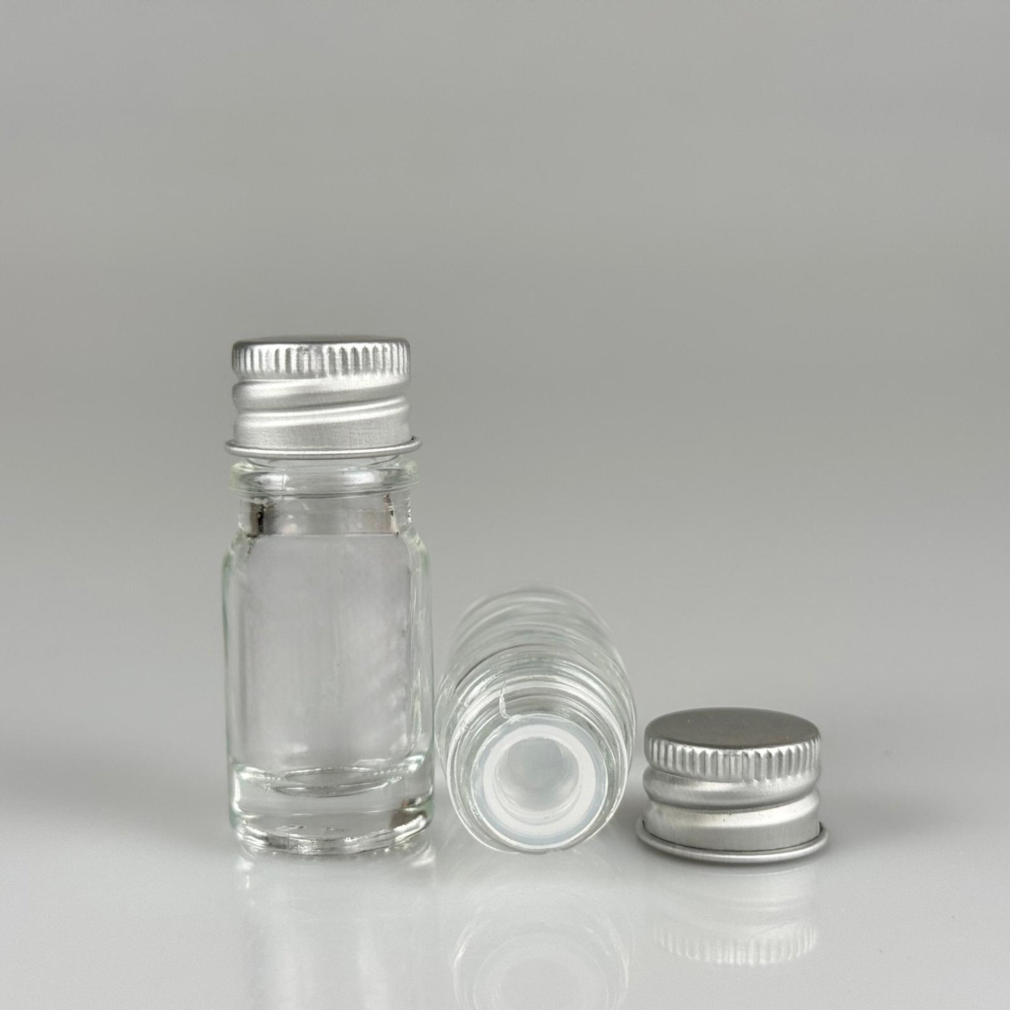 5 CC ŞEFFAF CAM ŞİŞE + KÖPÜK CONTALI GÜMÜŞ ALÜMİNYUM METAL KAPAKLI + KÖR TIPALI TAKIM - 5 ML YEŞİL CAM ŞİŞE