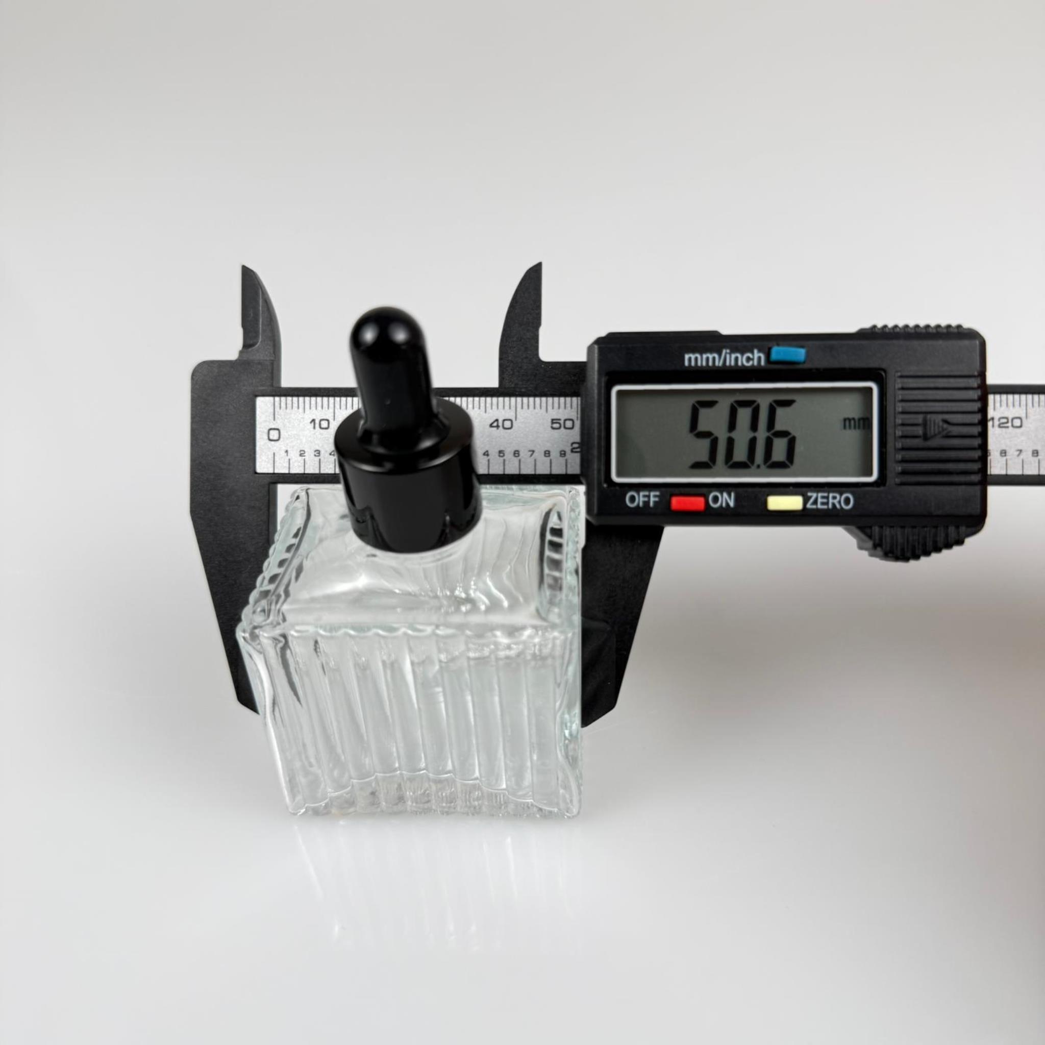 50 CC KÖŞELİ DESENLİ ÇİZGİLİ PRESTİJLİ CAM DAMLALIKLI ŞİŞE - SİYAH EMZİK - SİYAH METALİK KAPAK - 50 ML CAM DAMLALIKLI ŞİŞE - DAMLALIKLI BOŞ ŞİŞE