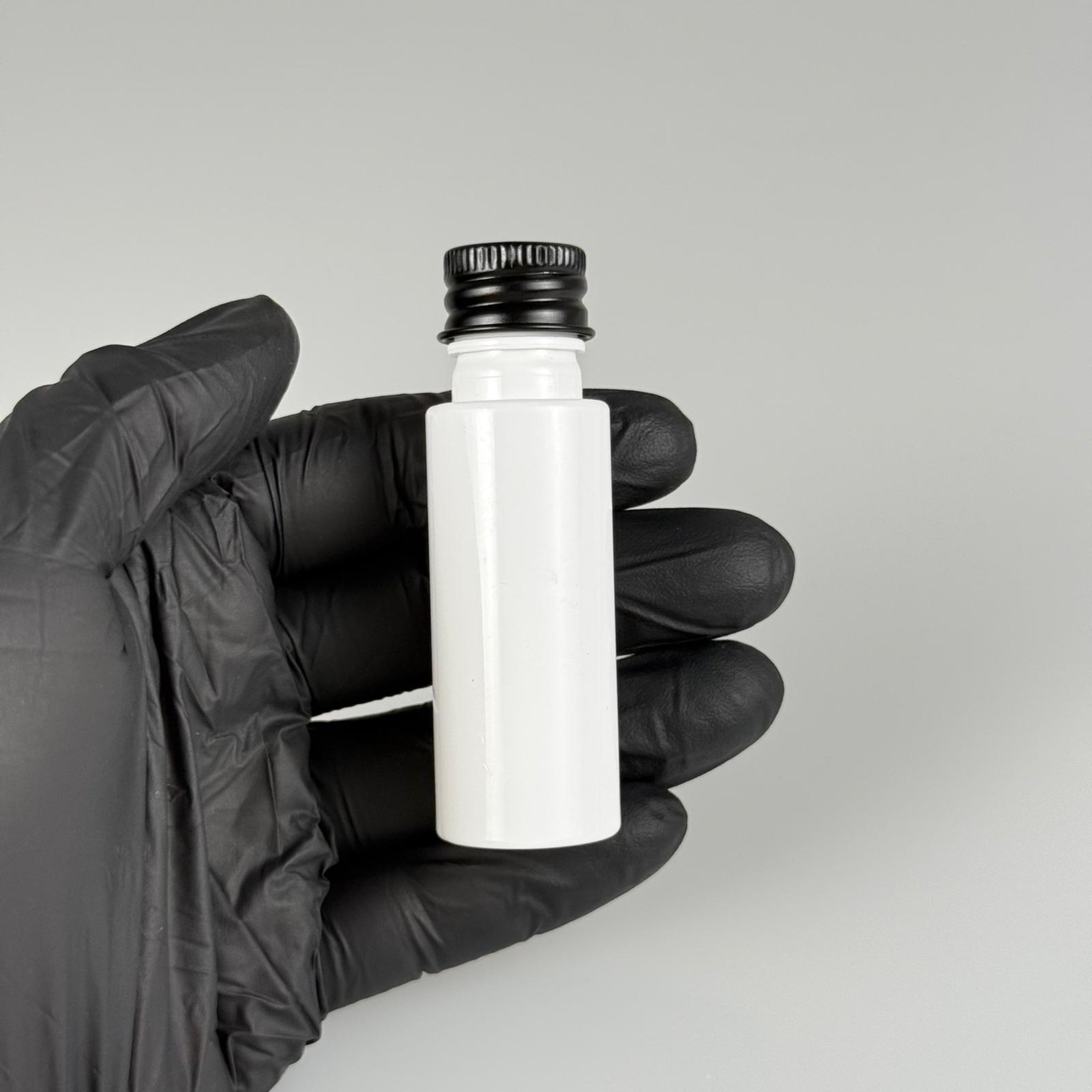20 CC BEYAZ PET ŞİŞE + KÖPÜK CONTALI SİYAH ALÜMİNYUM METAL KAPAKLI + KÖR TIPALI TAKIM - 20 ML PLASTİK ŞİŞE