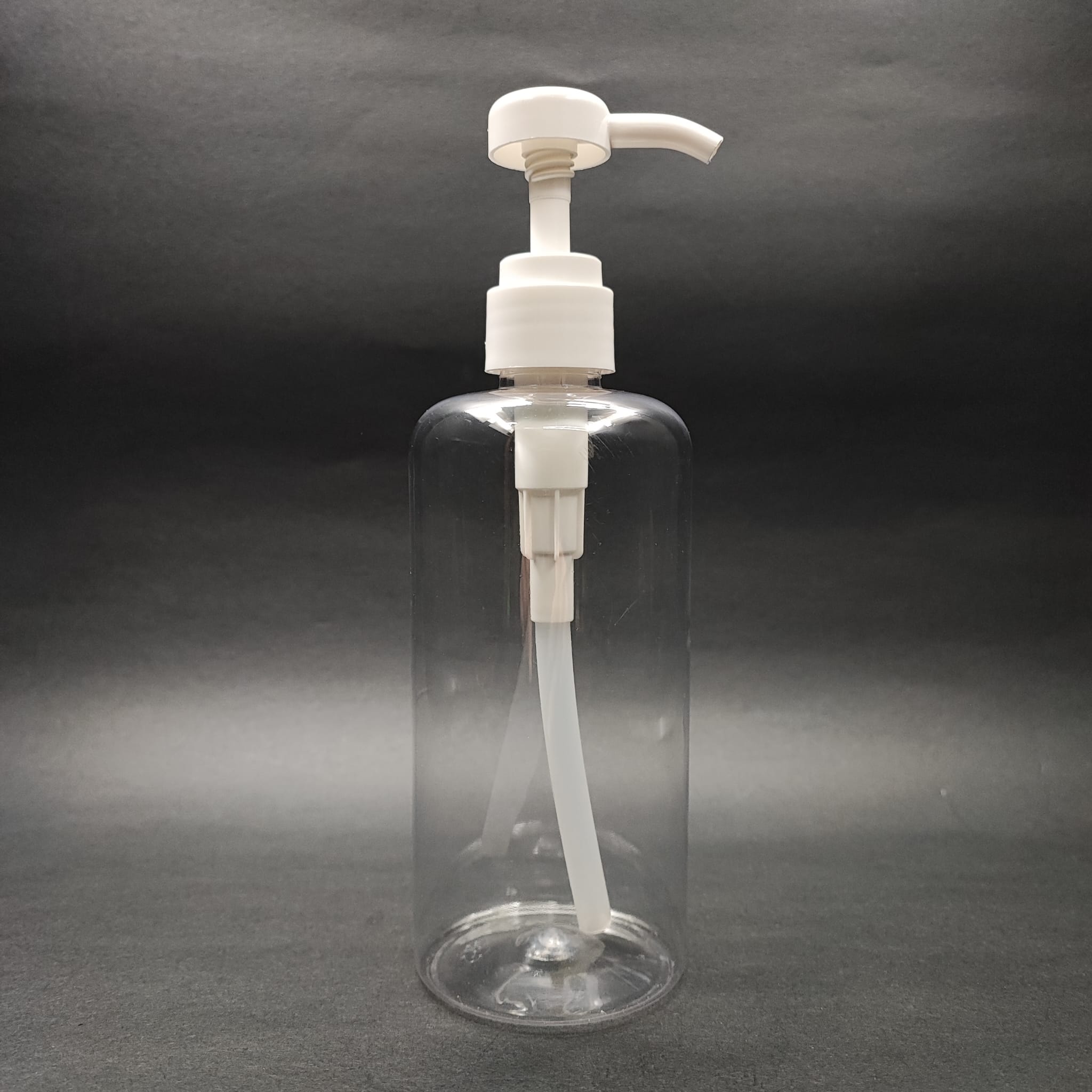 500 CC ŞEFFAF PET ŞİŞE - BEYAZ DOZAJ POMPALI (HER BASMADA 4 CC SIVI ATAR) - 500 ML POMPALI ŞİŞE - ŞURUP, ŞAMPUAN, KREM GİBİ YOĞUN KIVAMLI SIVILARDA KULLANILIR
