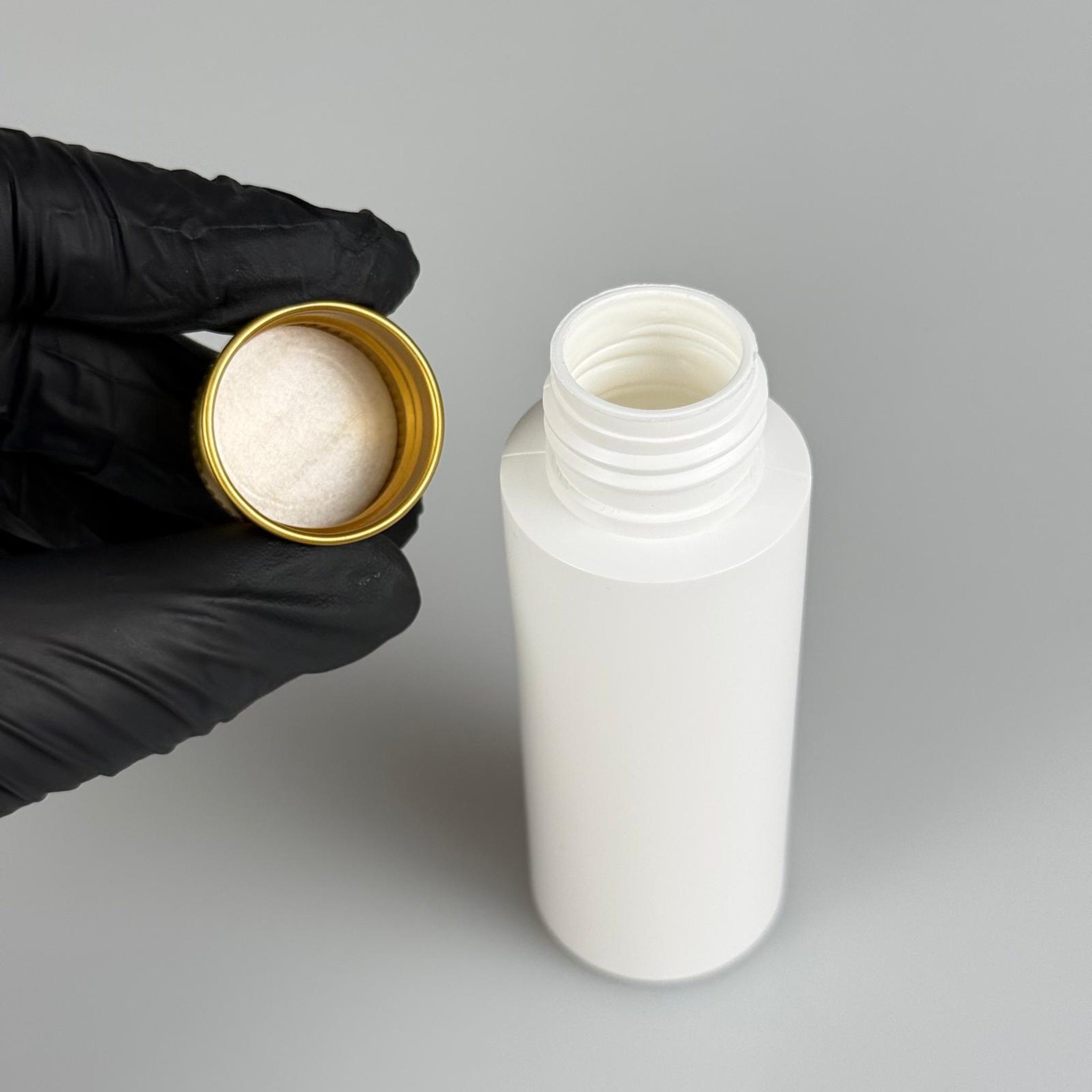 50 CC BEYAZ POLİETİLEN PLASTİK ASETON ŞİŞESİ ( 24 AĞIZ ) + KÖPÜK CONTALI GOLD METAL ALÜMİNYUM KAPAK TAKIM - 50 ML BEYAZ PLASTİK ASETON ŞİŞELERİ