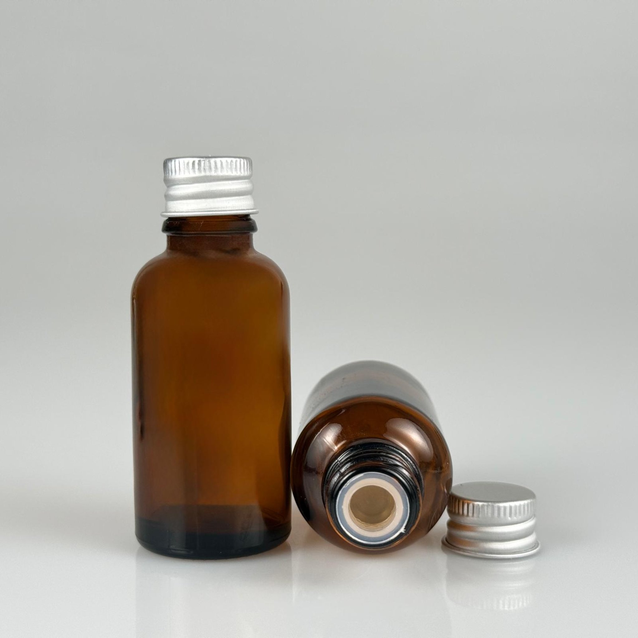 30 CC AMBER CAM ŞİŞE + KÖPÜK CONTALI GÜMÜŞ ALÜMİNYUM METAL KAPAKLI + KÖR TIPALI TAKIM - 30 ML KAHVERENGİ CAM ŞİŞE