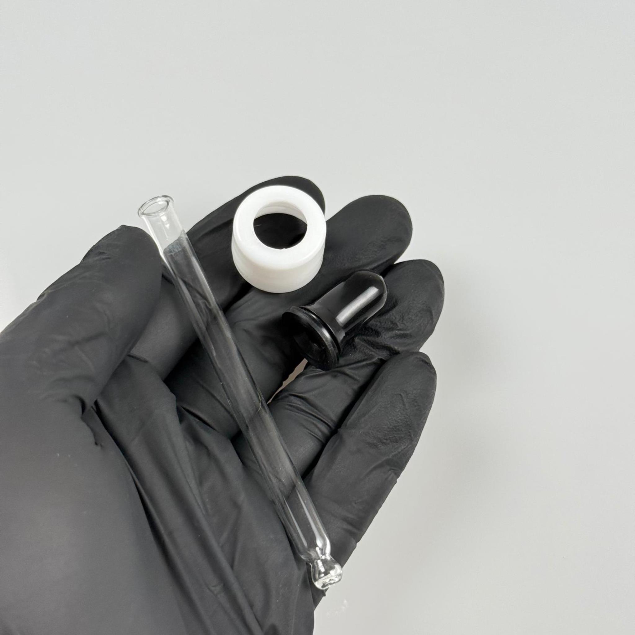 18 MM CAM DAMLALIKLI TAKIM - SİYAH EMZİK +  DELİKLİ PLASTİK DÜZ BEYAZ KAPAK + 90 MM CAM PİPET