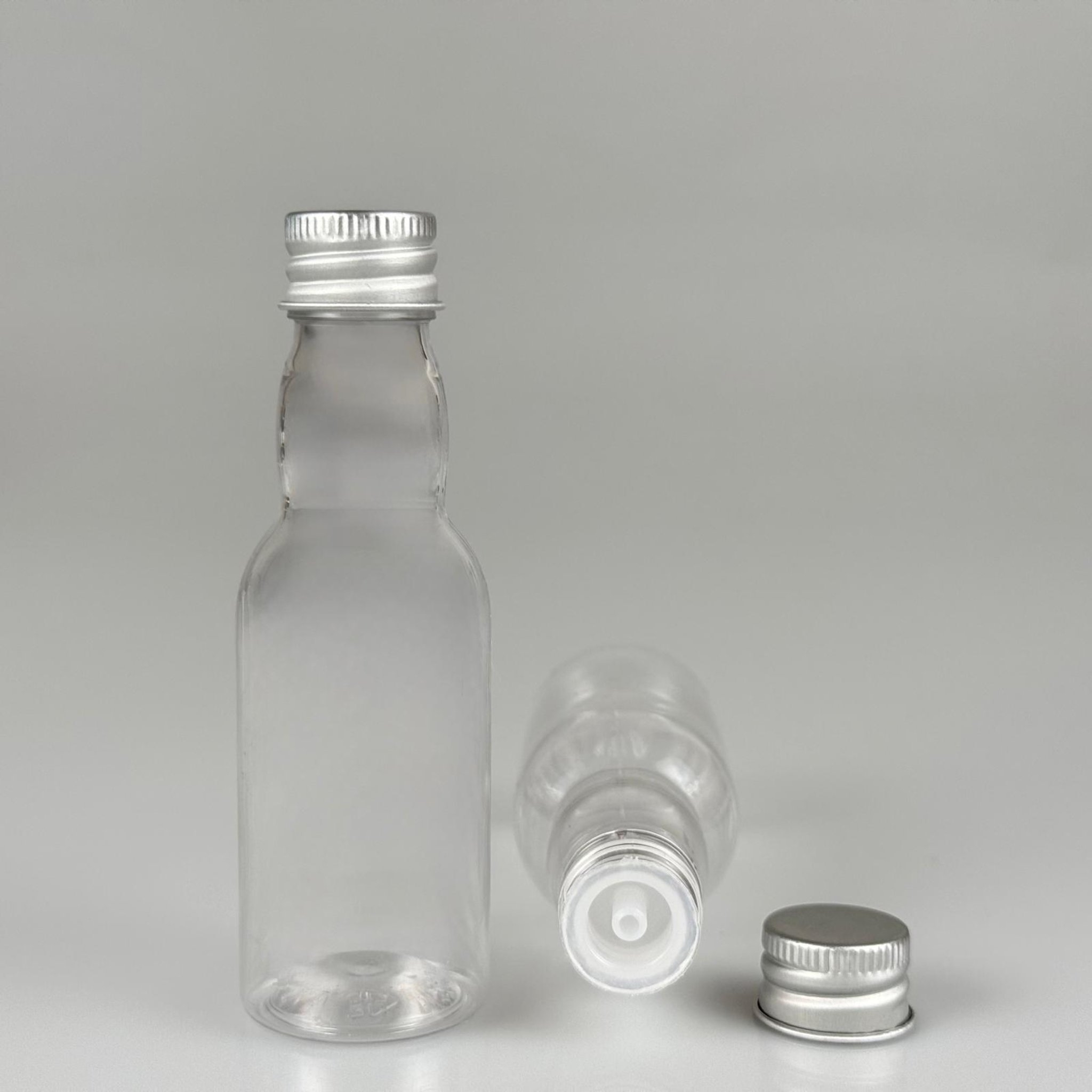 40 CC ŞEFFAF UZUN BOĞAZLI PET ŞİŞE + KÖPÜK CONTALI GÜMÜŞ ALÜMİNYUM METAL KAPAKLI + DAMLALIKLI KOLONYA TIPALI TAKIM - 40 ML BOĞAZLI PET ŞİŞE
