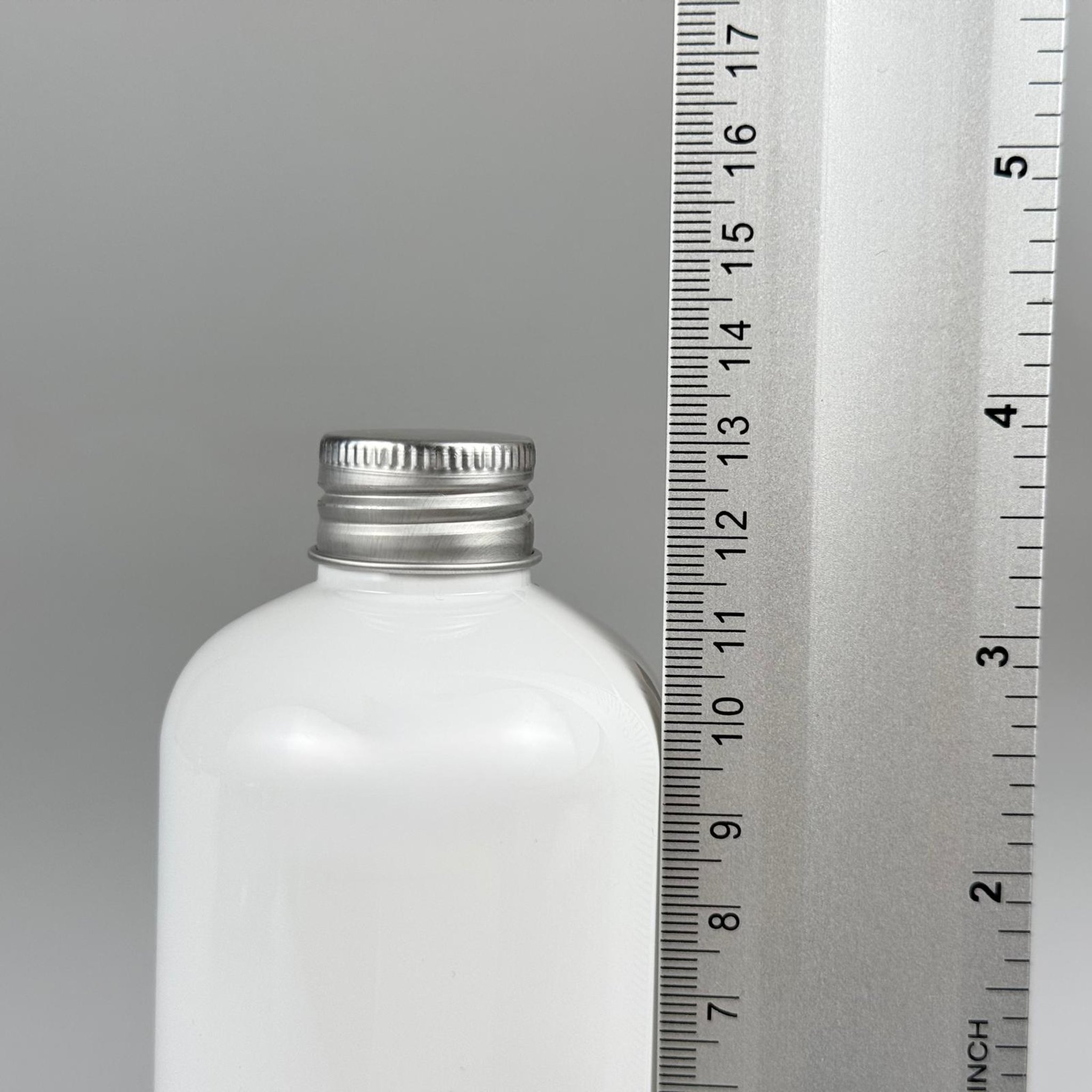 250 CC BEYAZ PLASTİK ŞİŞE ZEYNEP MODEL ( 24 AĞIZ ) + KÖPÜK CONTALI GÜMÜŞ METAL ALÜMİNYUM KAPAKLI - 250 ML KAPAKLI BEYAZ TOMBUL PET ŞİŞELER