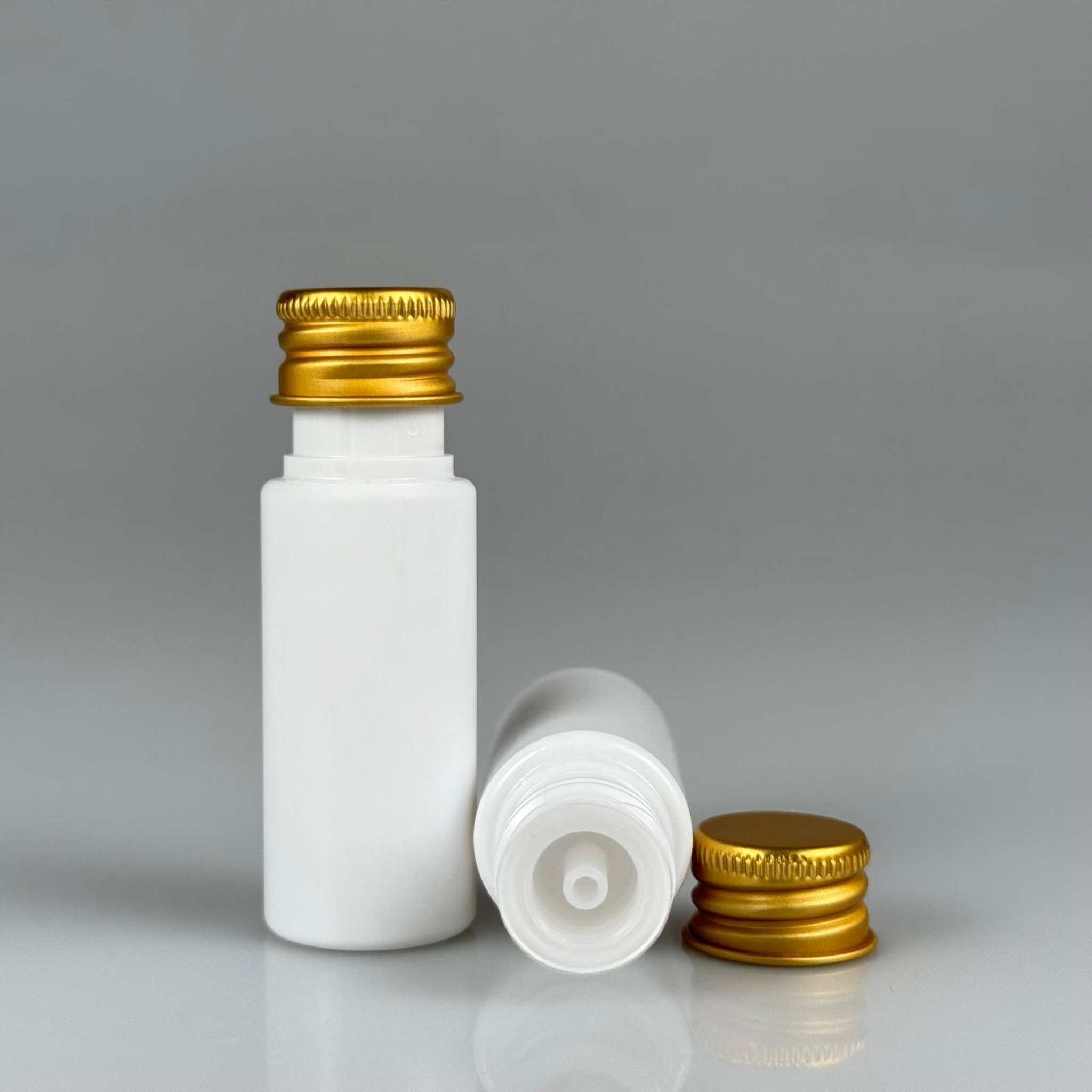 15 CC BEYAZ SİLİNDİR PET ŞİŞE + KÖPÜK CONTALI GOLD ALÜMİNYUM METAL KAPAKLI + DAMLALIKLI KOLONYA TIPALI TAKIML - 15 ML BEYAZ PET ŞİŞE