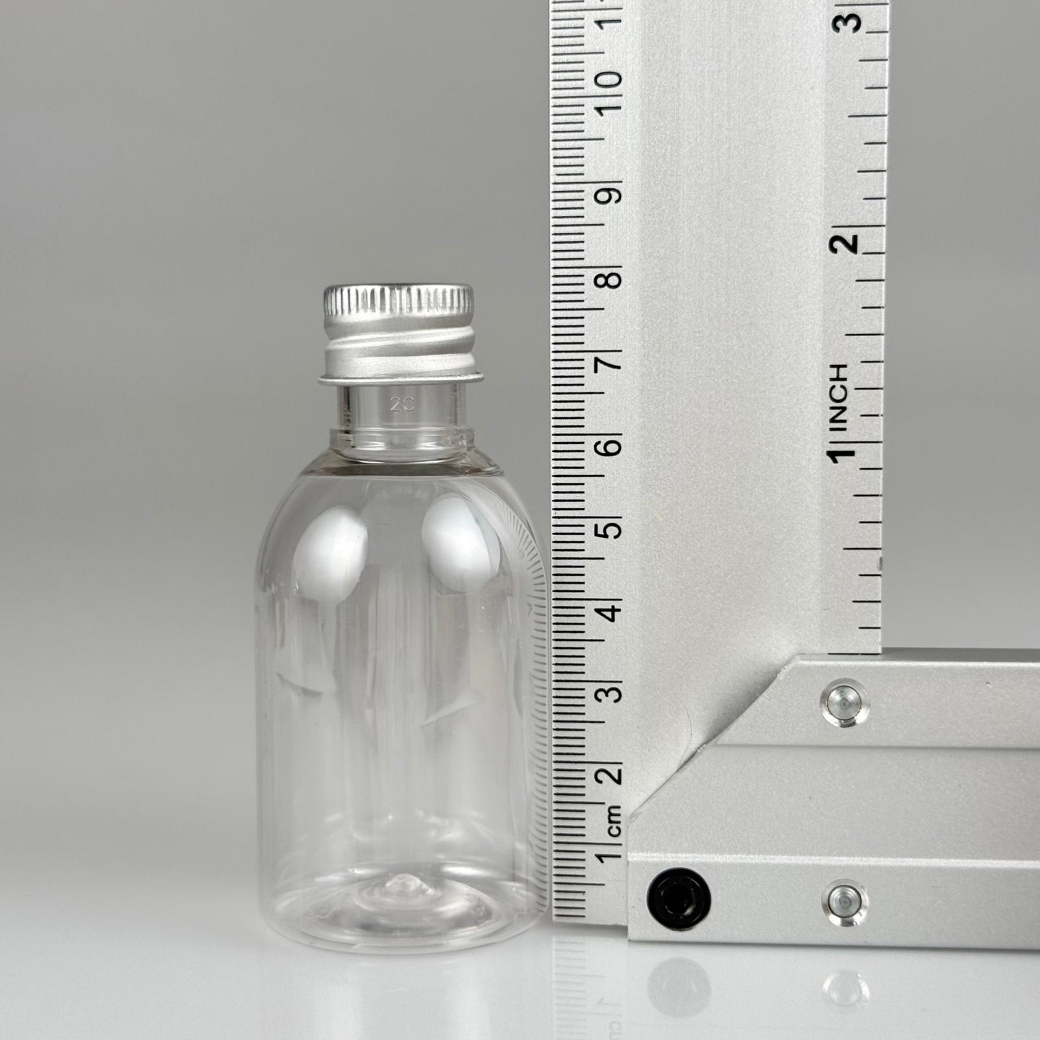 50  CC BUKLET PET ŞİŞE + KÖPÜK CONTALI GÜMÜŞ ALÜMİNYUM METAL KAPAKLI + DAMLALIKLI KOLONYA TIPALI TAKIM - 50 ML PLASTİK ŞİŞE