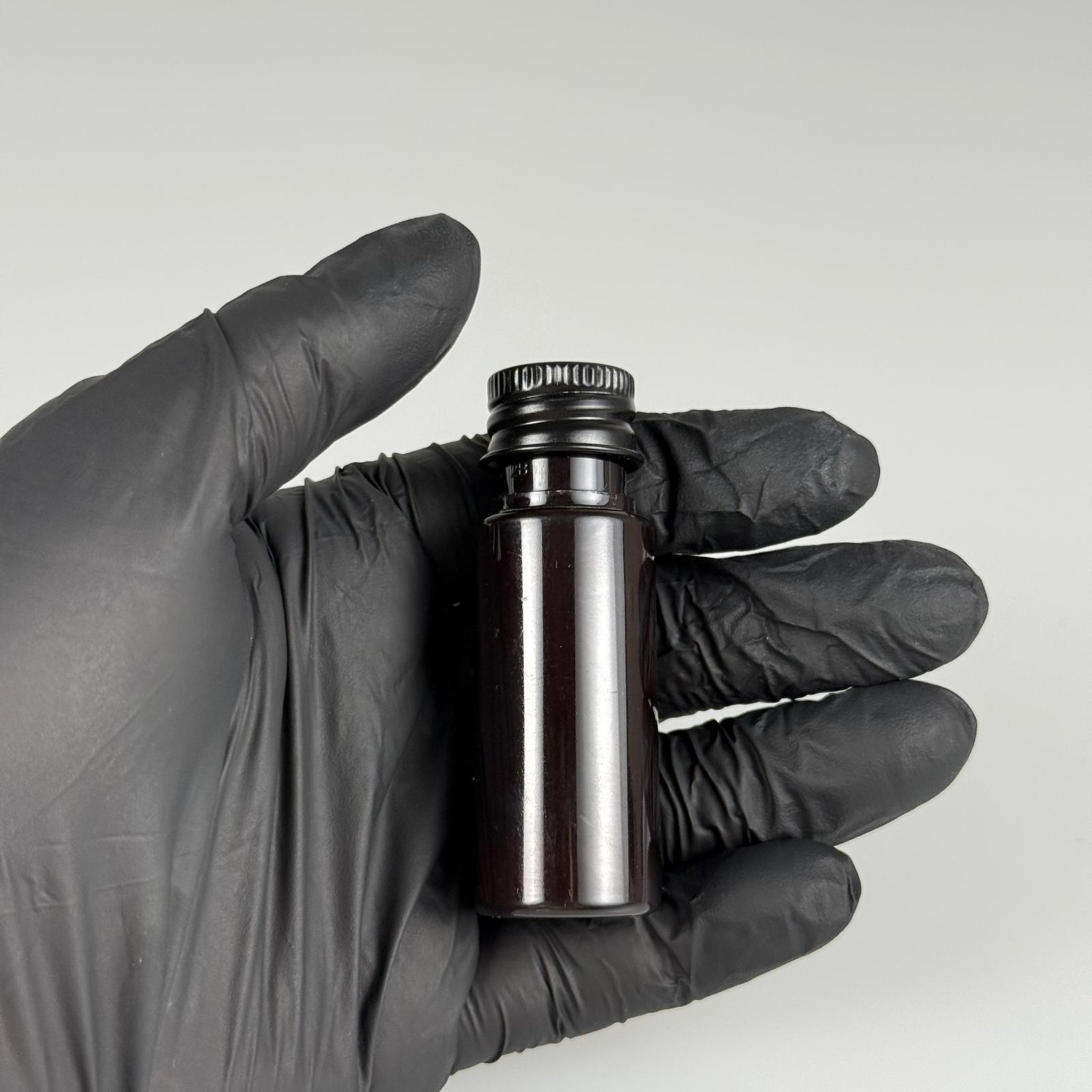 15 CC AMBER SİLİNDİR PET ŞİŞE + KÖPÜK CONTALI SİYAH ALÜMİNYUM METAL KAPAKLI TAKIML - 15 ML KAHVERENGİ PET ŞİŞE