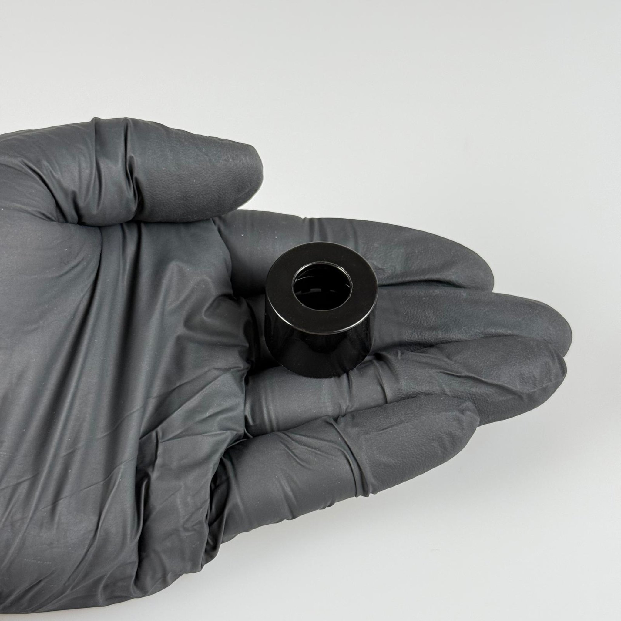 20 MM DELİKLİ SİYAH KAPAK