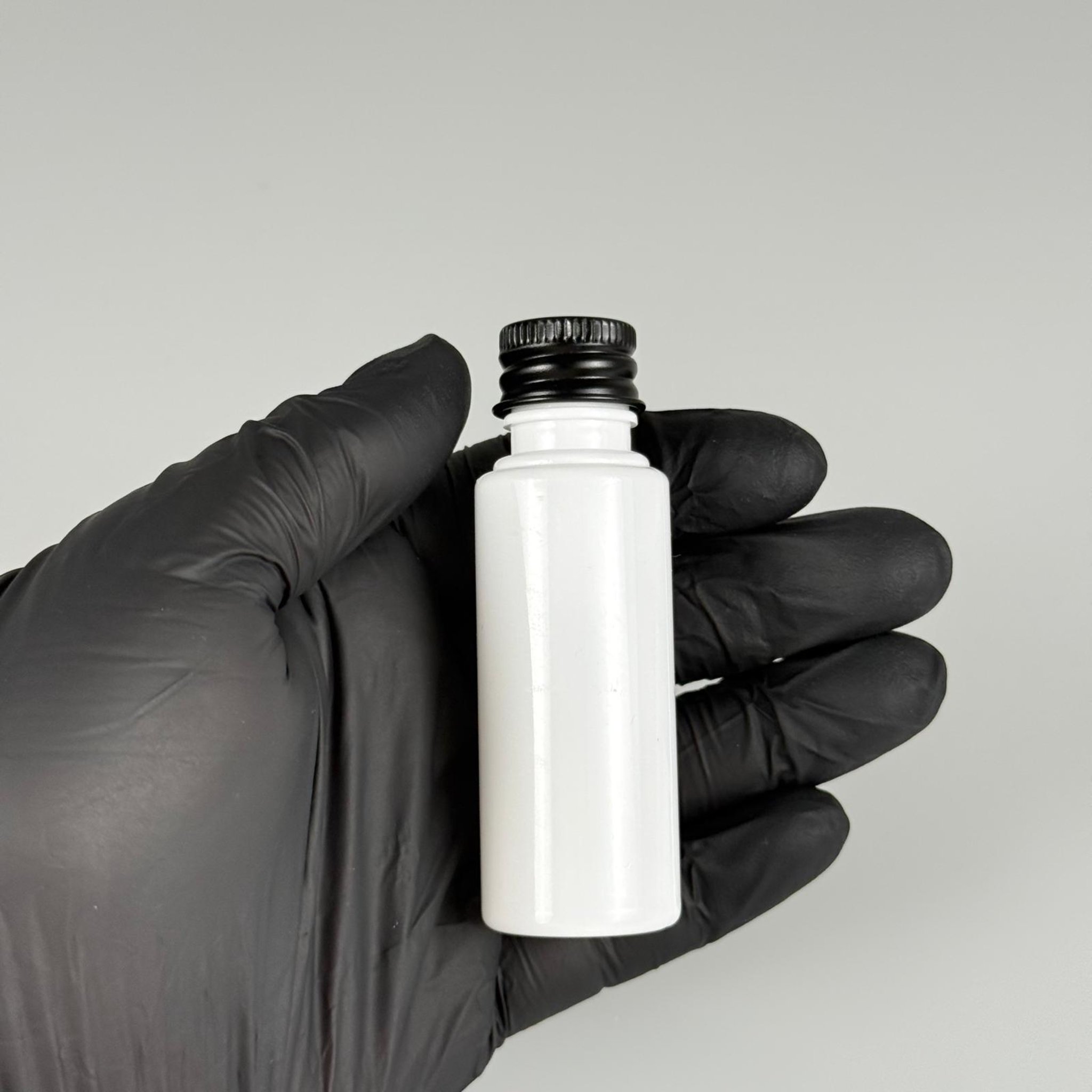 30 CC BEYAZ PET SHOT ŞİŞE - KÖPÜK CONTALI SİYAH ALÜMİNYUM METAL KAPAKLI + DAMLALIKLI KOLONYA TIPALI TAKIM - 30 ML PLASTİK ŞİŞE