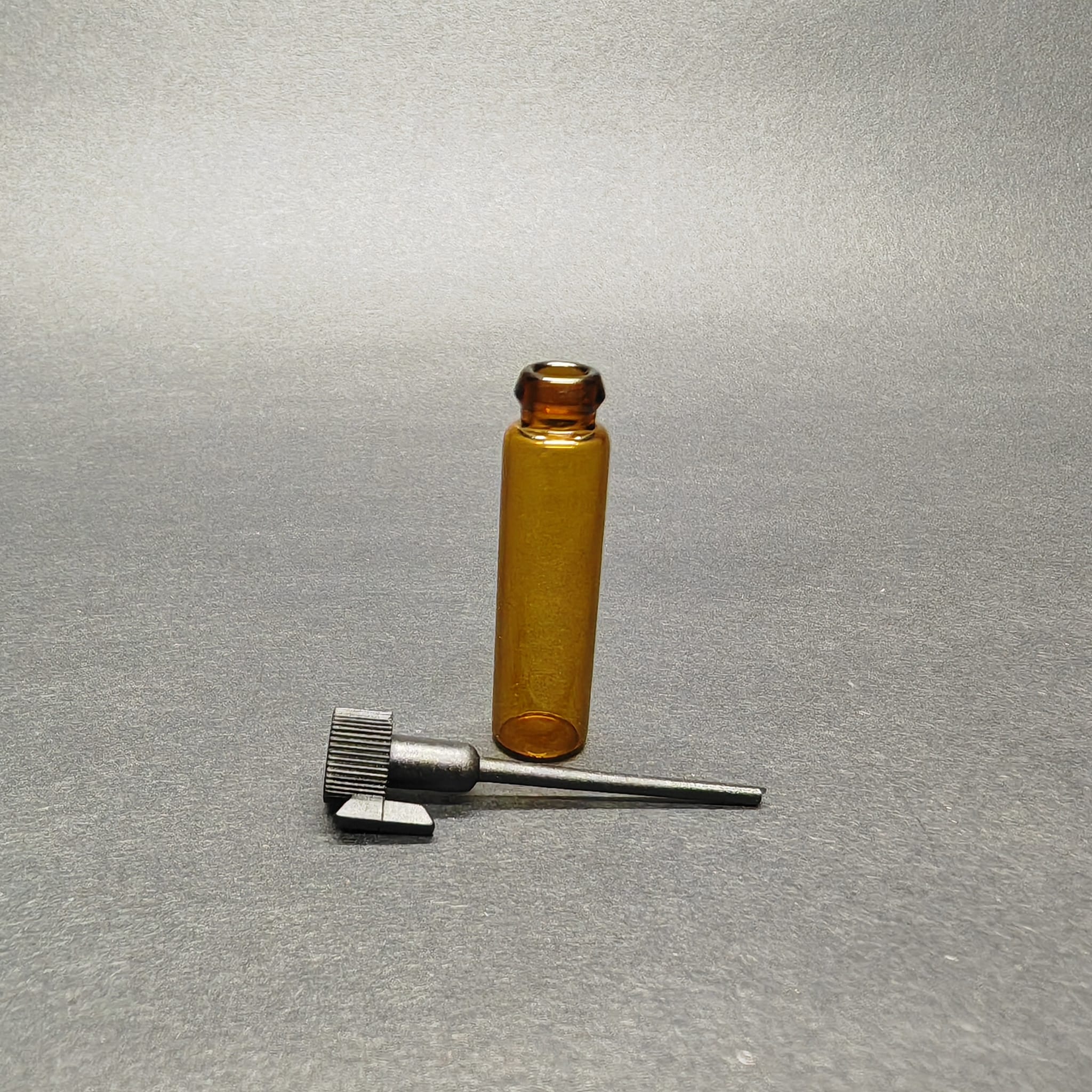 1 CC AMBER KAHVERENGİ ÇUBUKLU ŞİŞE PLASTİK TIPALI - GÜLYAĞI ŞİŞESİ - KOKU VE ESANS ŞİŞESİ - TESTER ŞİŞE - 1 ML CAM ŞİŞE