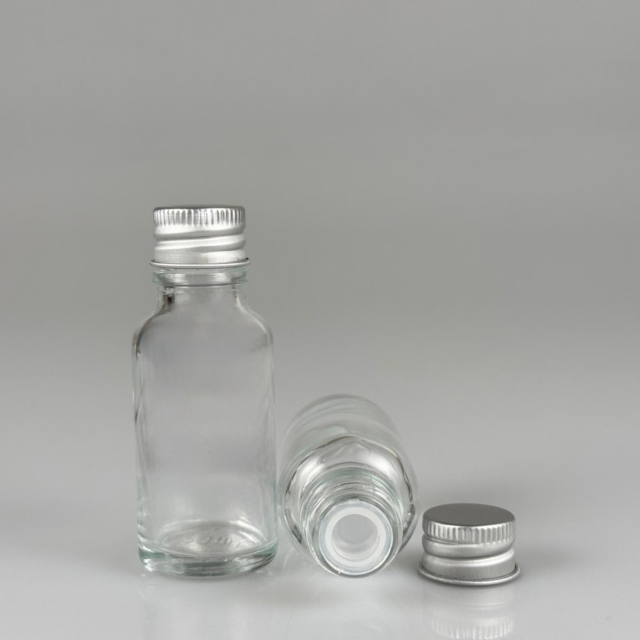 20 CC ŞEFFAF CAM ŞİŞE + KÖPÜK CONTALI GÜMÜŞ ALÜMİNYUM METAL KAPAKLI + KÖR TIPALI TAKIM - 20 ML ŞEFFAF CAM ŞİŞE
