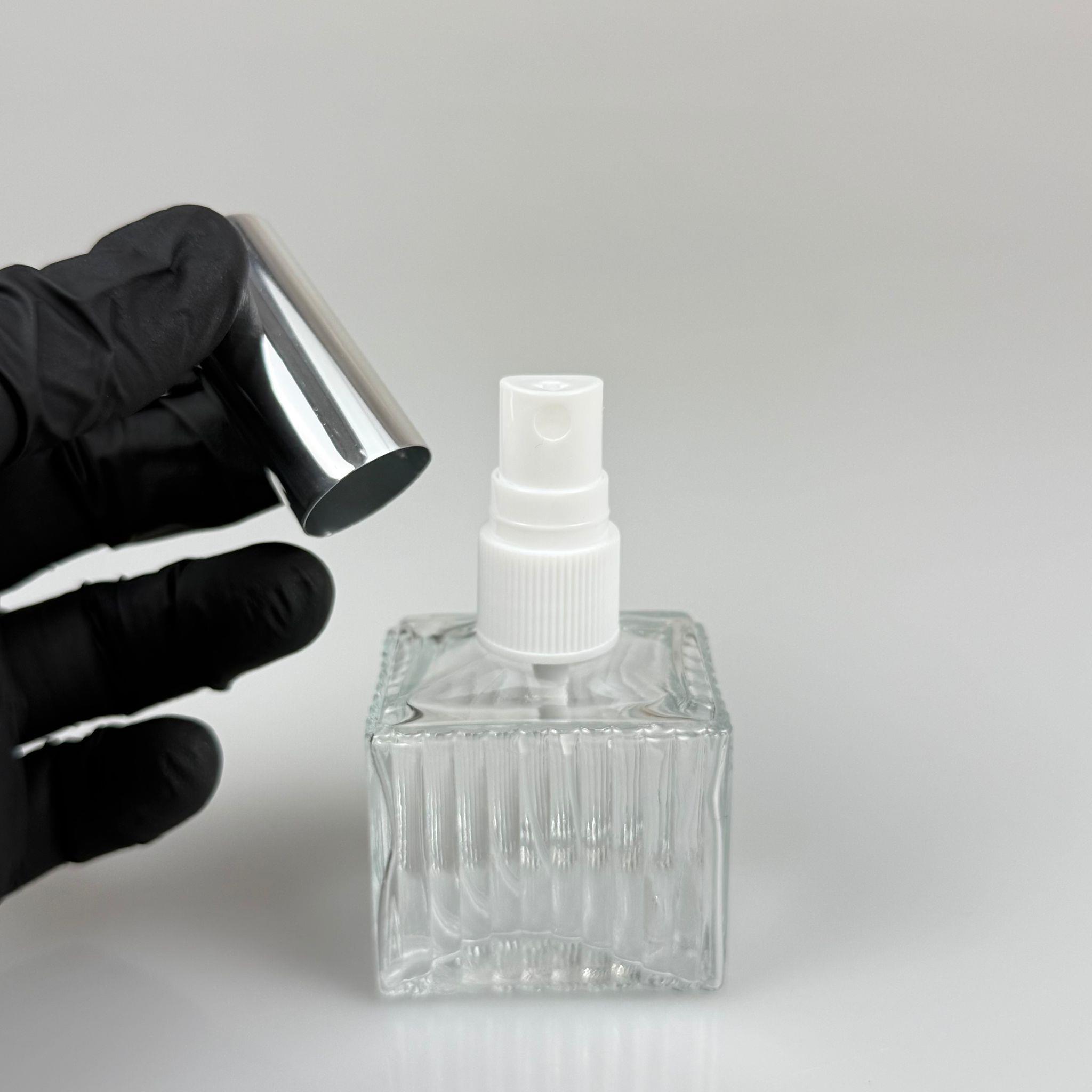 50 CC KÖŞELİ DESENLİ ÇİZGİLİ CAM ŞİŞE - VİDALI GÜMÜŞ SPREYLİ PARFÜM KOLONYA ŞİŞESİ TAKIM - 50 ML PRESTİJLİ ŞİŞE
