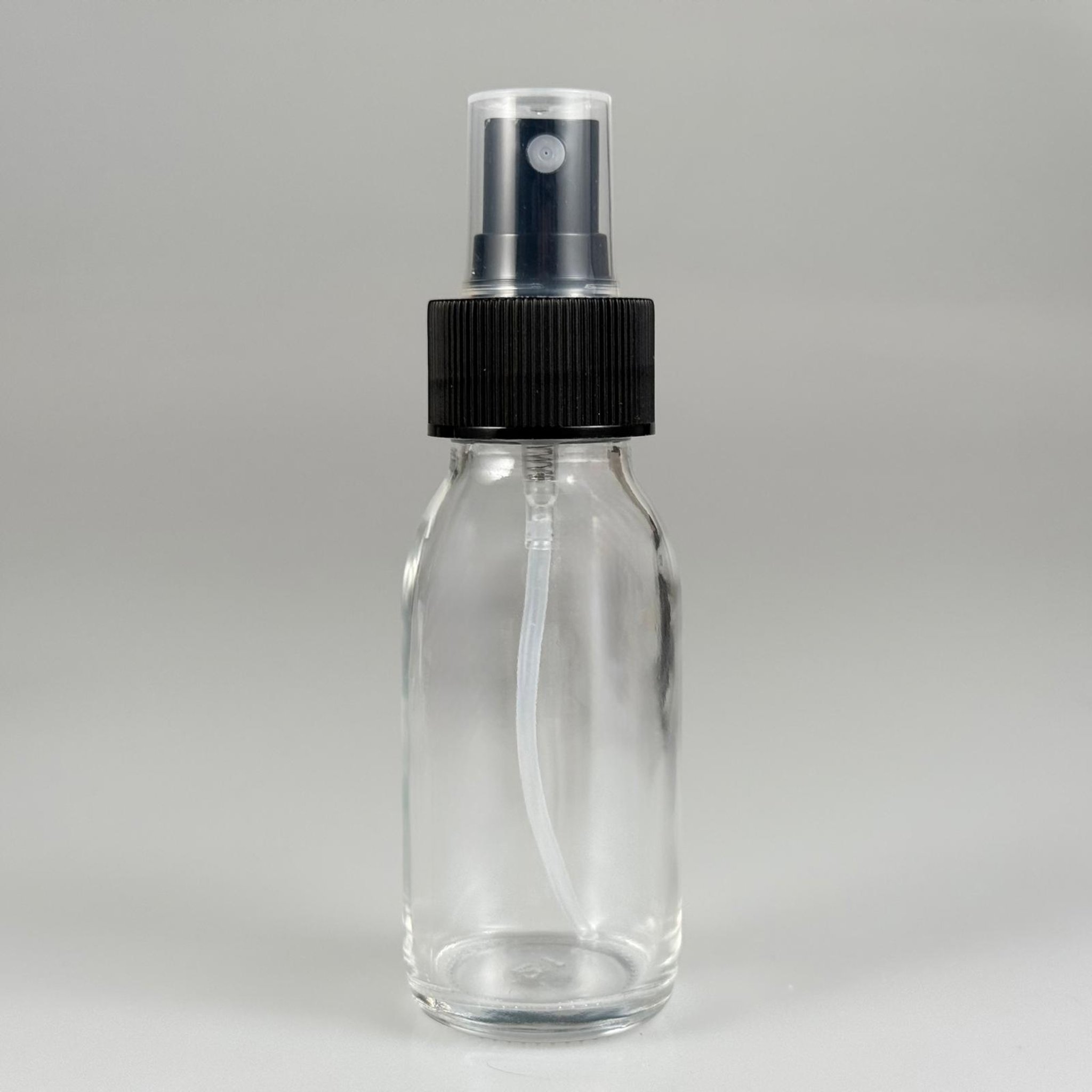 60 CC GENİŞ AĞIZLI ŞEFFAF CAM ŞİŞE SİYAH SPREYLİ TAKIM - 60 ML ŞEFFAF ŞURUP ECZA ŞİŞESİ - MİKROPLARDAN KORUNMASI İÇİN İLAÇLANMIŞTIR, SUYA TUTUNCA ŞEFFAF RENGİ ALIR