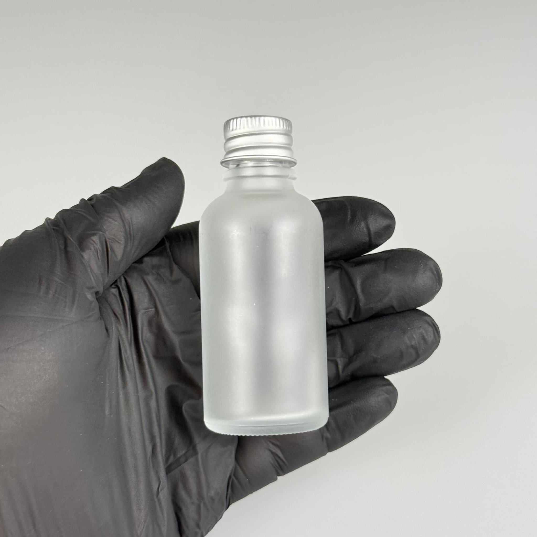 30 CC BUZLU CAM ŞİŞE + KÖPÜK CONTALI GÜMÜŞ ALÜMİNYUM METAL KAPAKLI + KOLONYA TIPALI TAKIM - 30 ML BUZLU CAM ŞİŞE