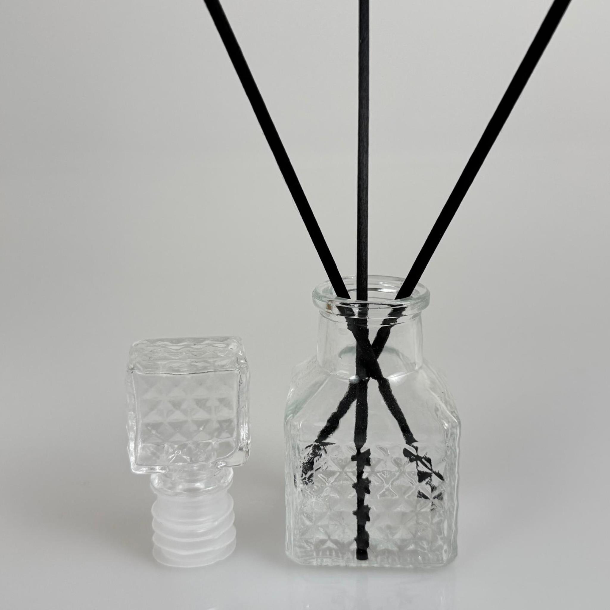 KARE LÜKS MODEL CAM BAMBU ODA KOKUSU ŞİŞESİ + CAM TIPA + 3 ADET FİBER BAMBU ÇUBUK - 50 ML SET TAKIM - HEDİYELİK PROMOSYON LÜX DİFFUSER ŞİŞELERİ