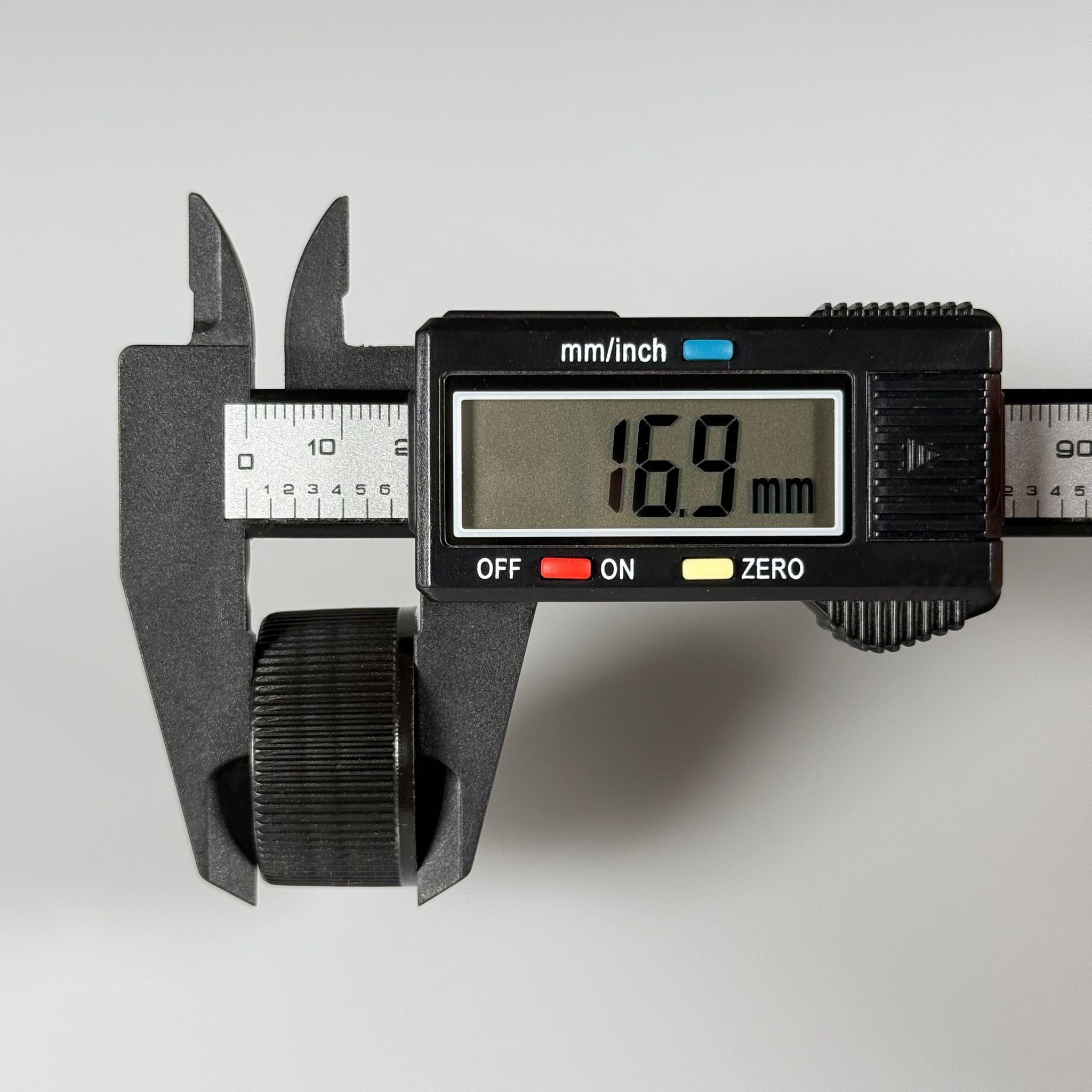 28 MM VİDALI SİYAH KAPAK - 28 MM PLASTİK KAPAK SİYAH - KÖPÜK CONTALI (HEM 28 AĞIZ CAM ŞİŞELERE HEM DE 28 AĞIZ PLASTİK ŞİŞELERE TAM UYAR)