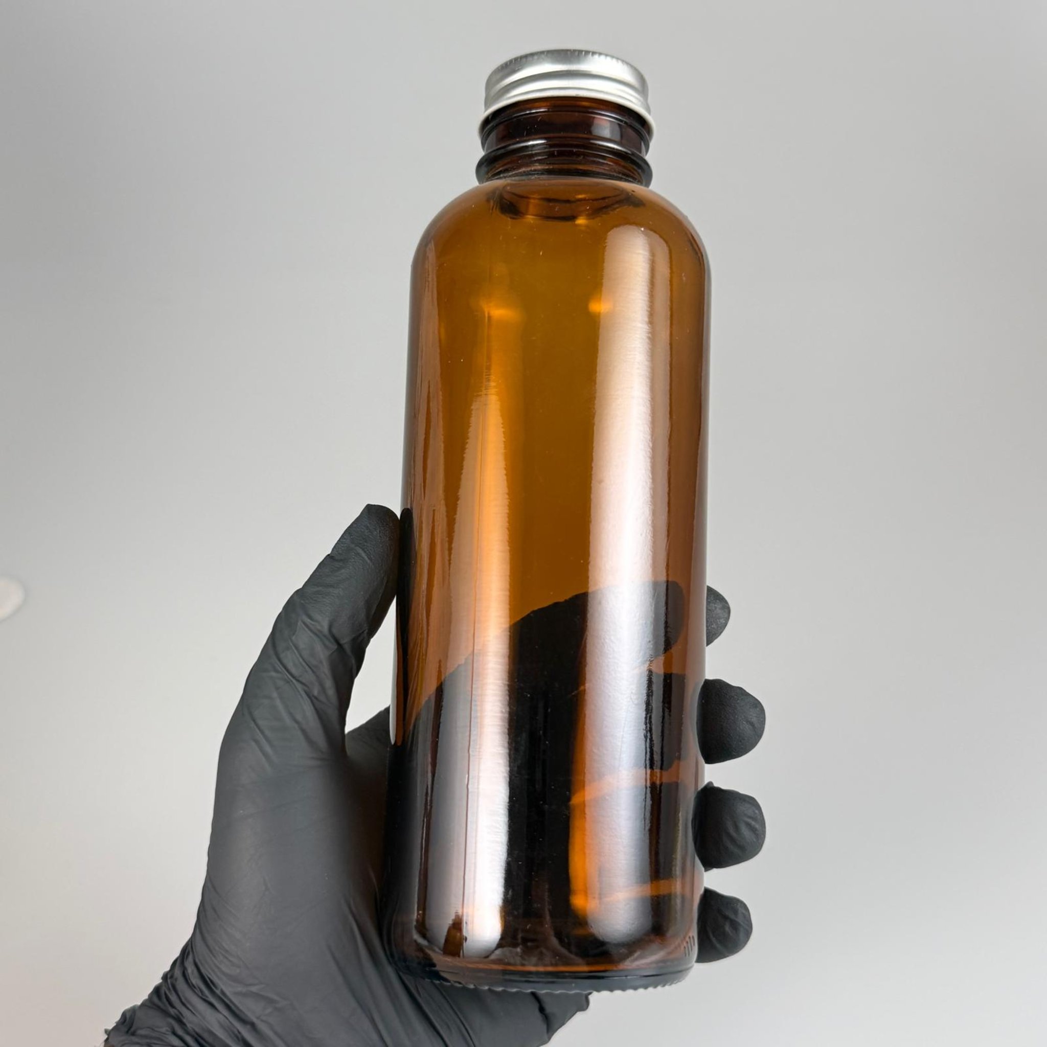 500 CC ENDÜSTRİYEL, KEVITA MODEL GENİŞ AĞIZLI AMBER CAM ŞİŞE - CONTALI GÜMÜŞ METAL KAPAKLI + KENDİNDEN YAPIŞKANLI KÖPÜK CONTALI TAKIM - 500 ML CAM KAHVERENGİ ECZA, ZEYTİNYAĞI, ÇEREZ, GRANÜR KAHVE, COLDBREW VB İÇİN ÇOK AMAÇLI CAM ŞİŞELER